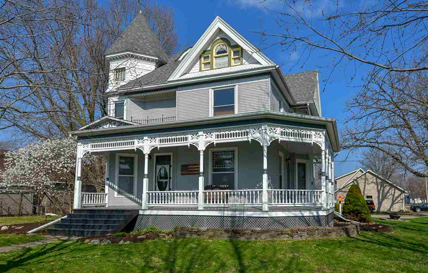 302 Short St, Nichols, IA 52766