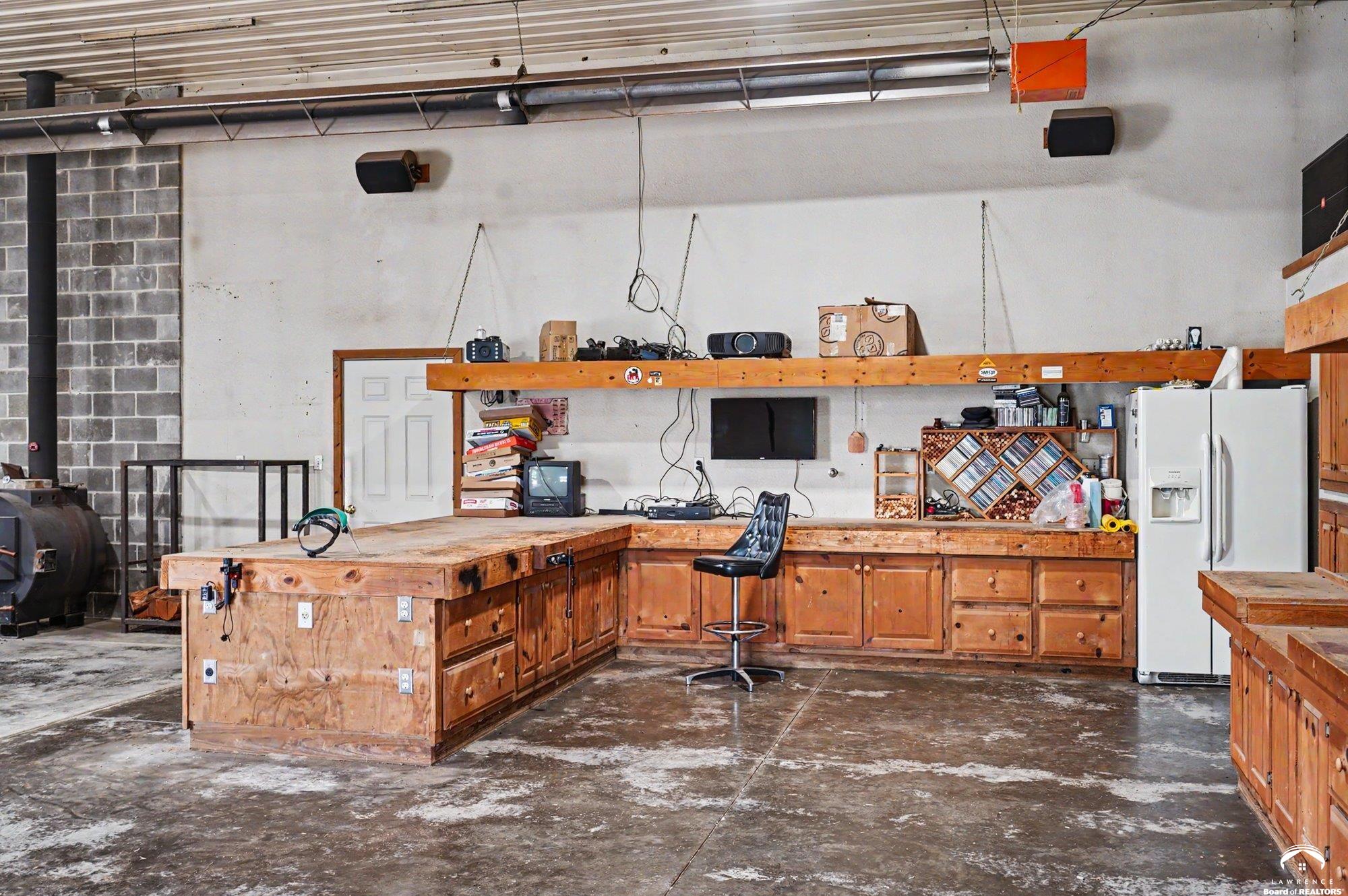 main property photo 74