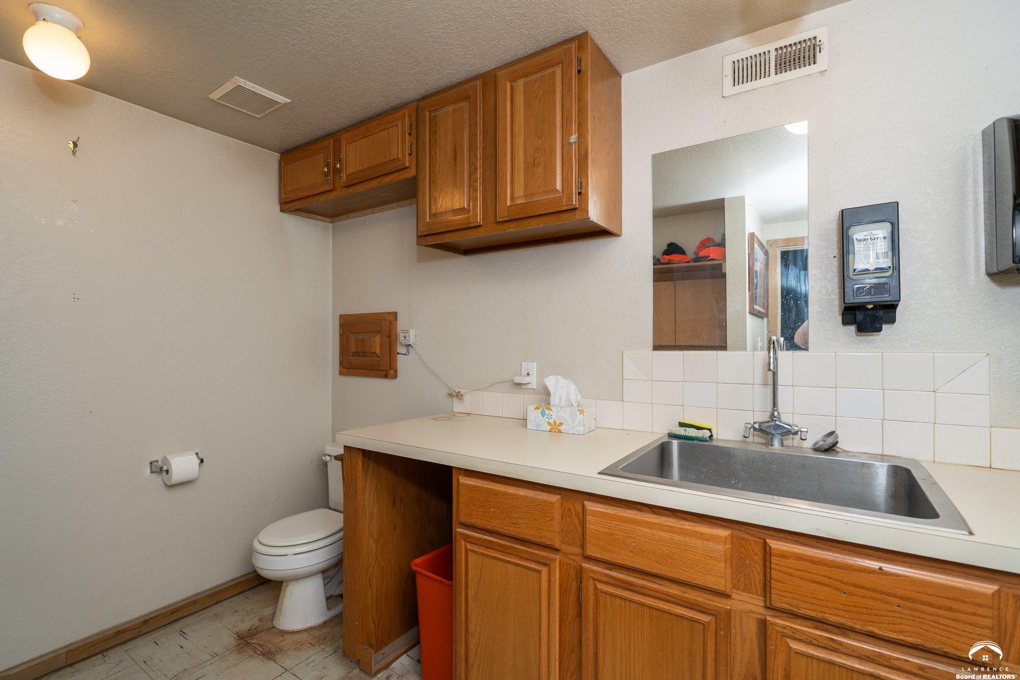 main property photo 77