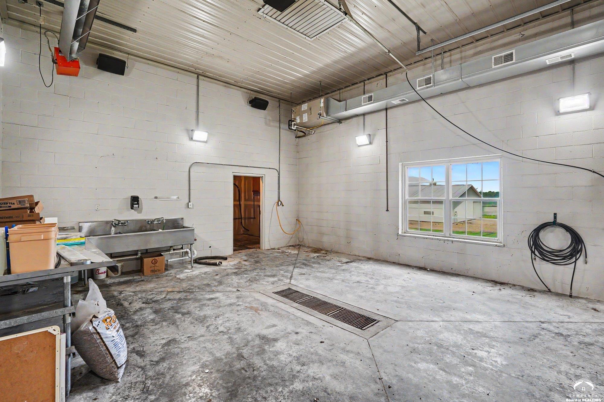 main property photo 78