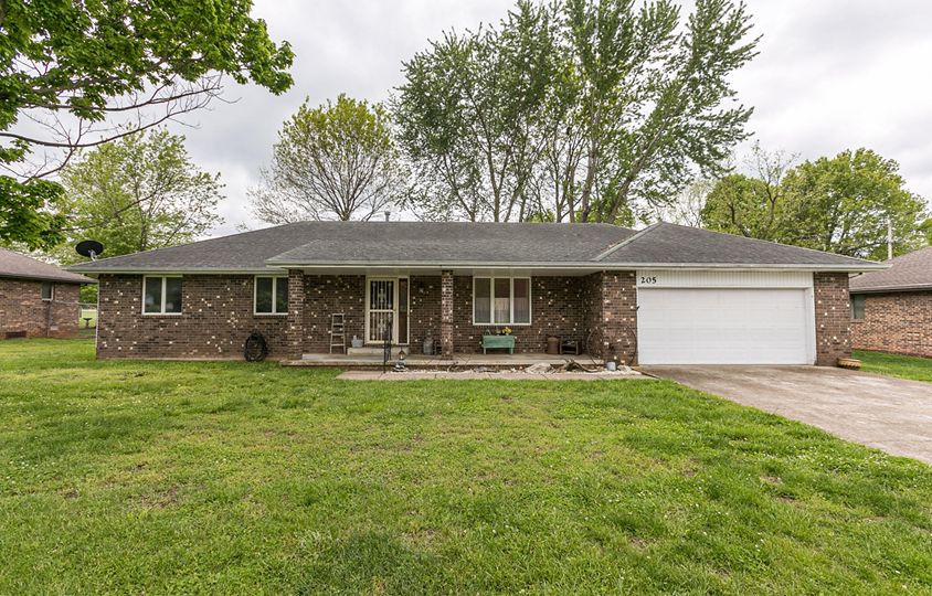 205 East Wells St, Ash Grove, MO 65604