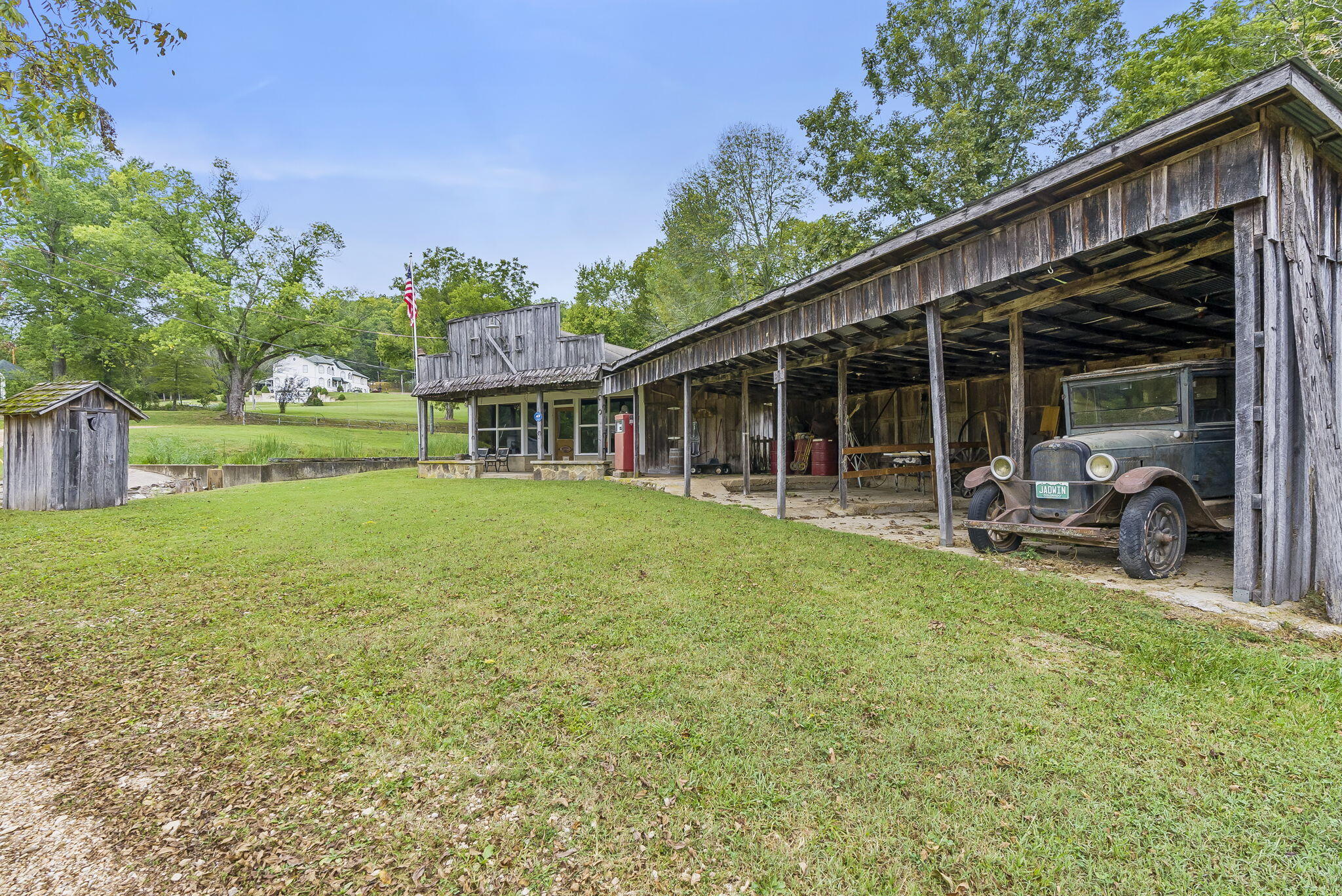 main property photo 17