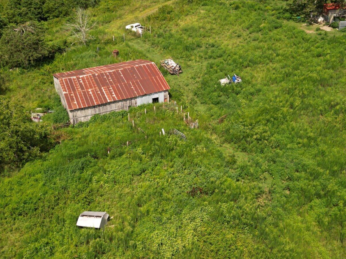 main property photo 40