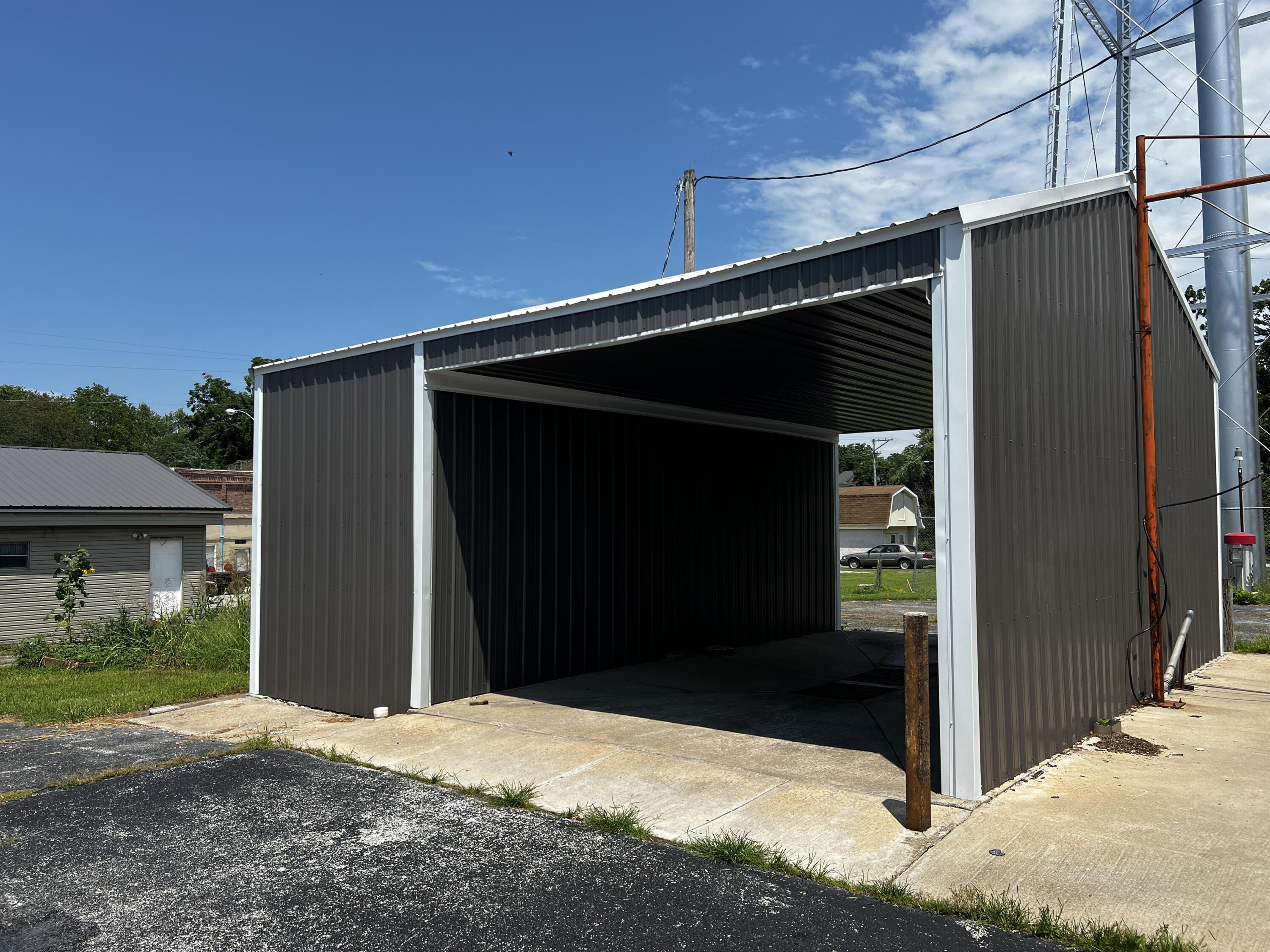 main property photo 37