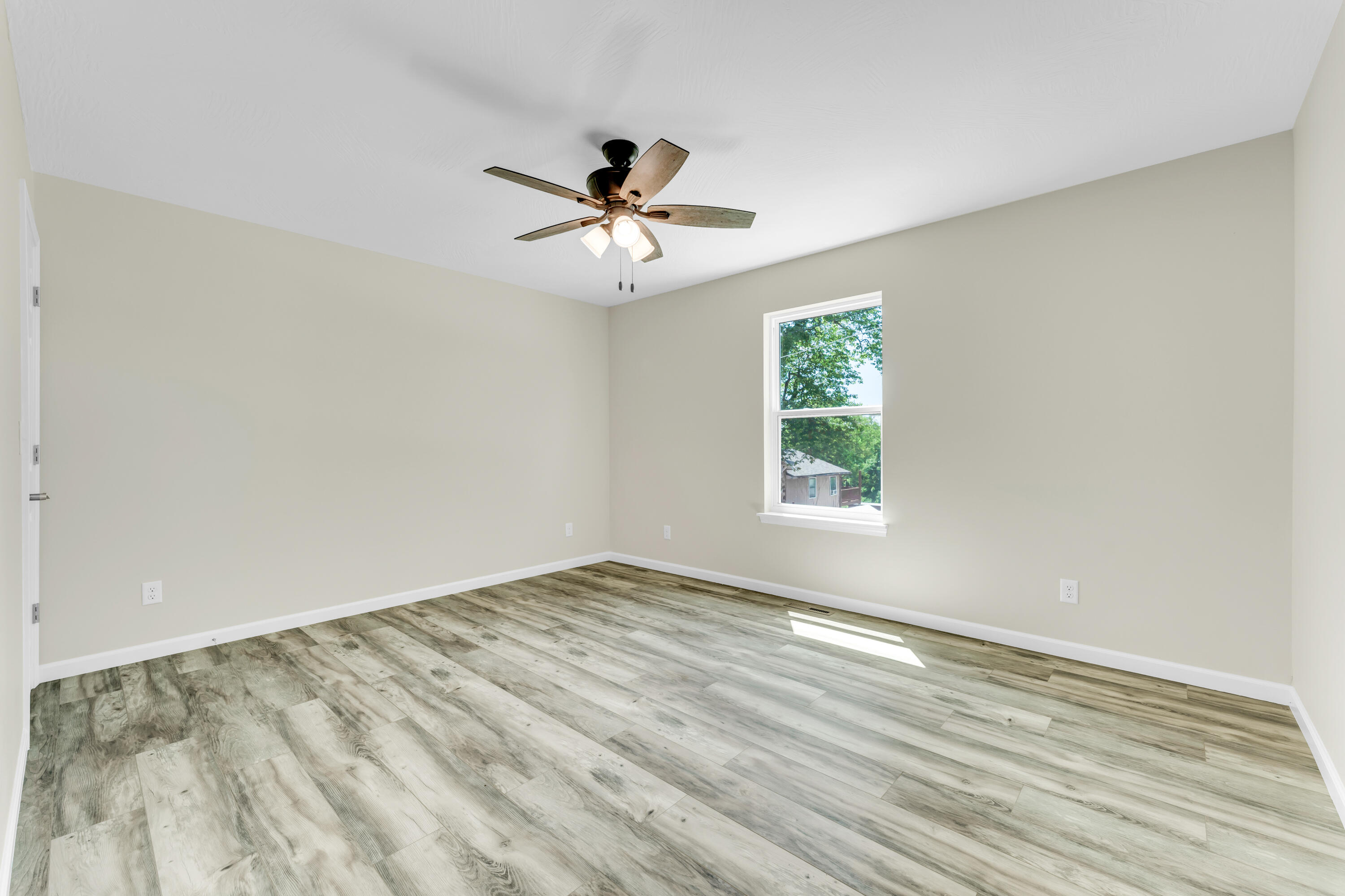 property viewer photo 11