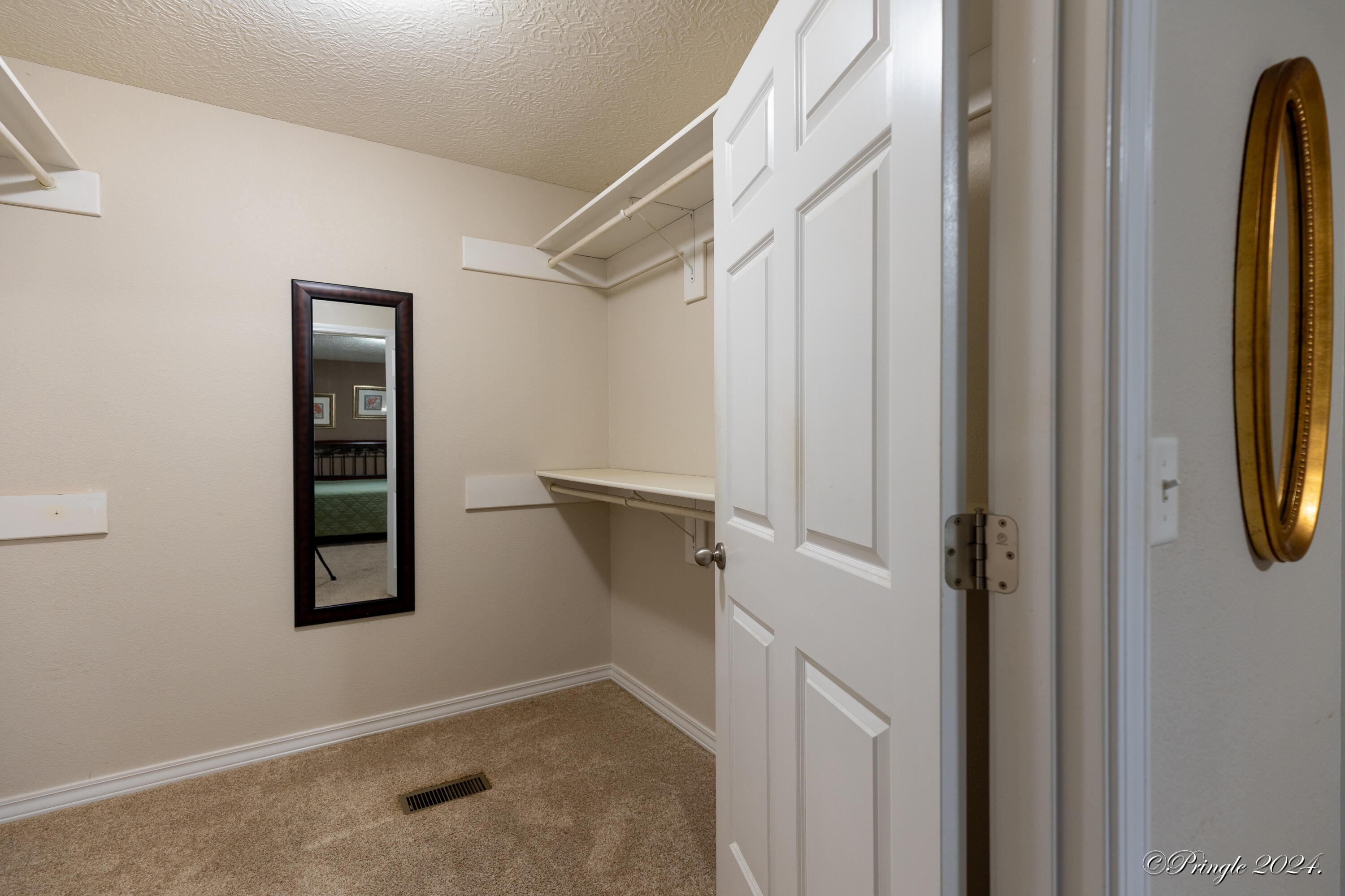 property viewer photo 16