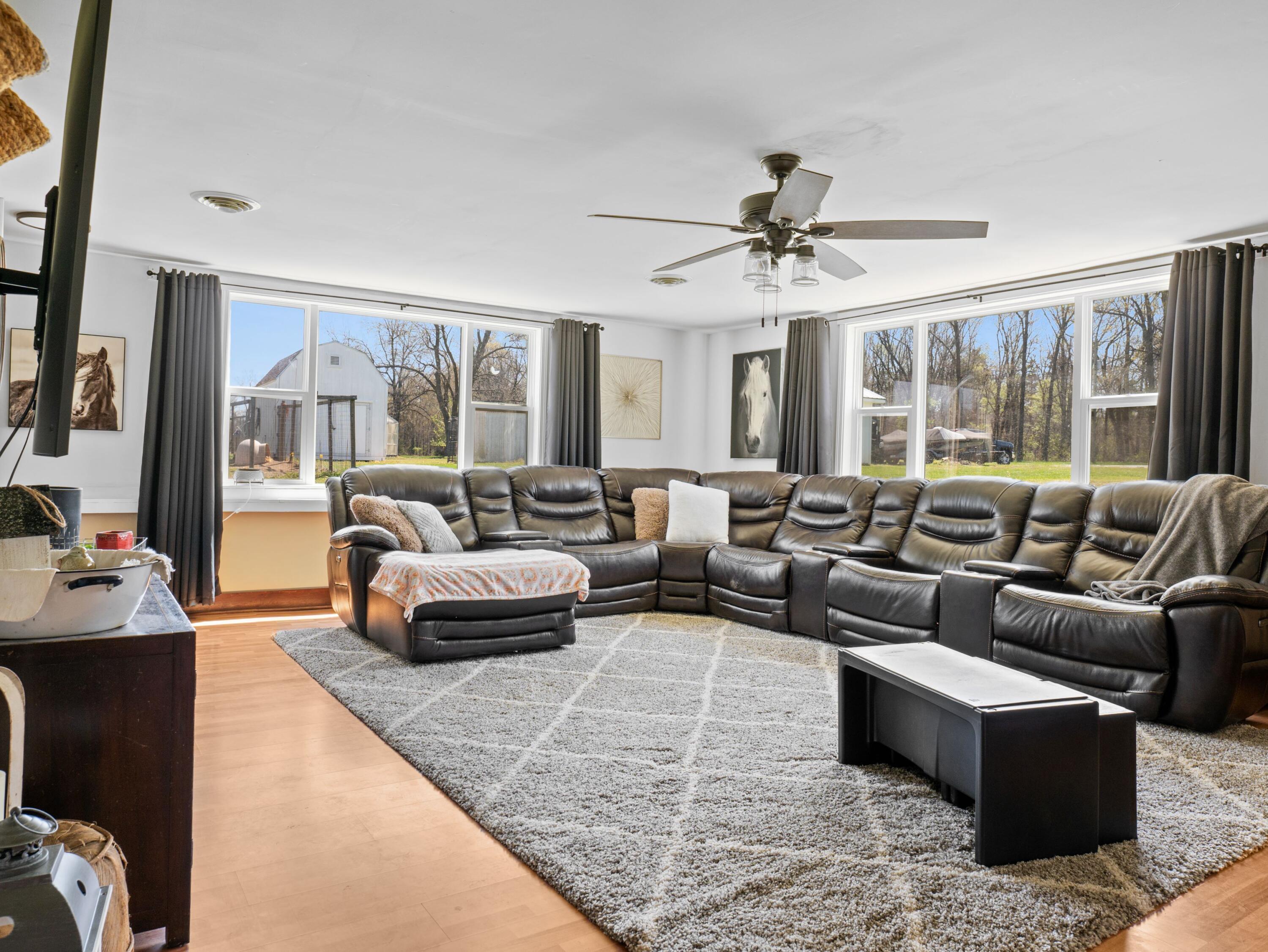 property viewer photo 37