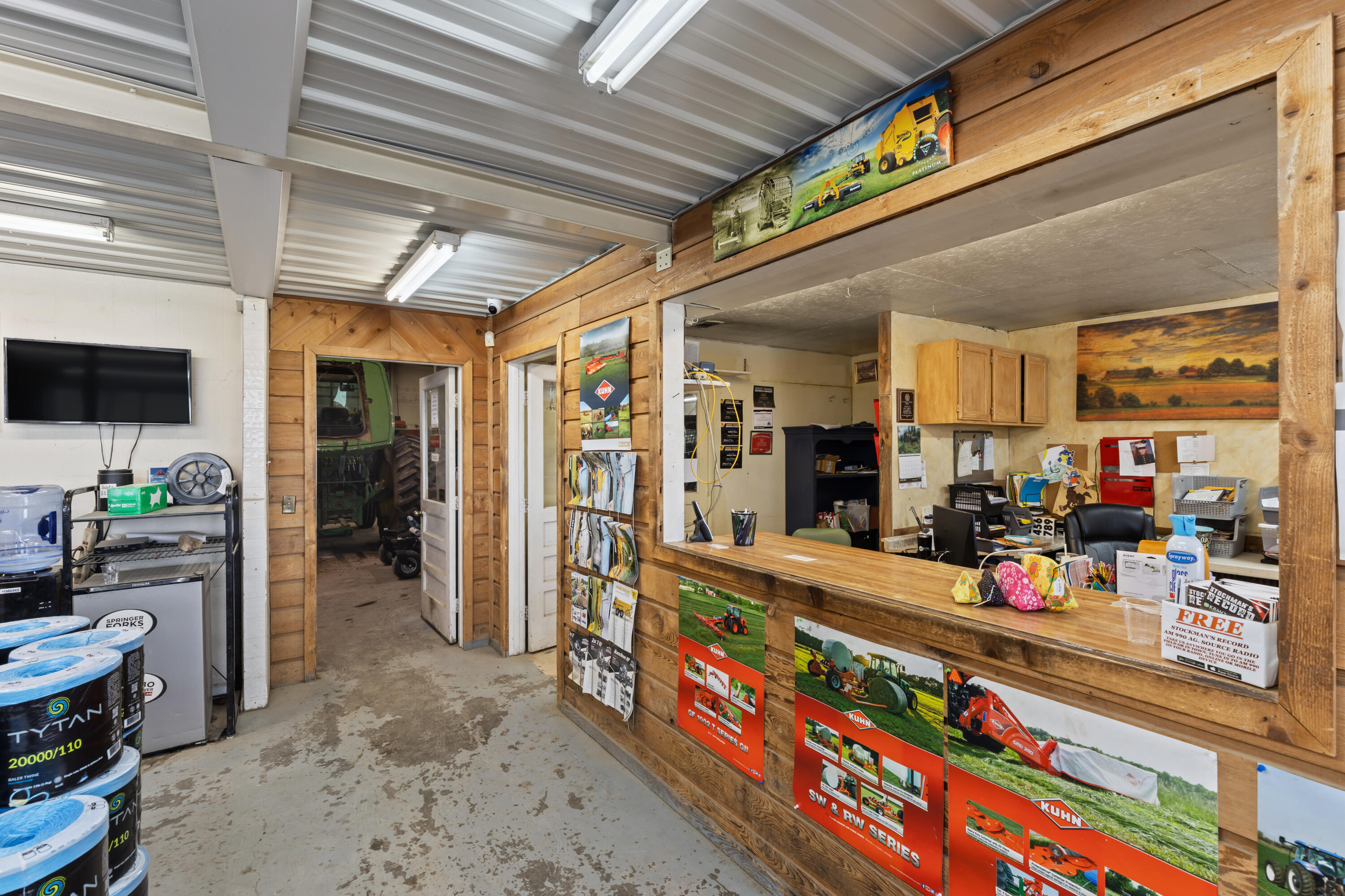 main property photo 11