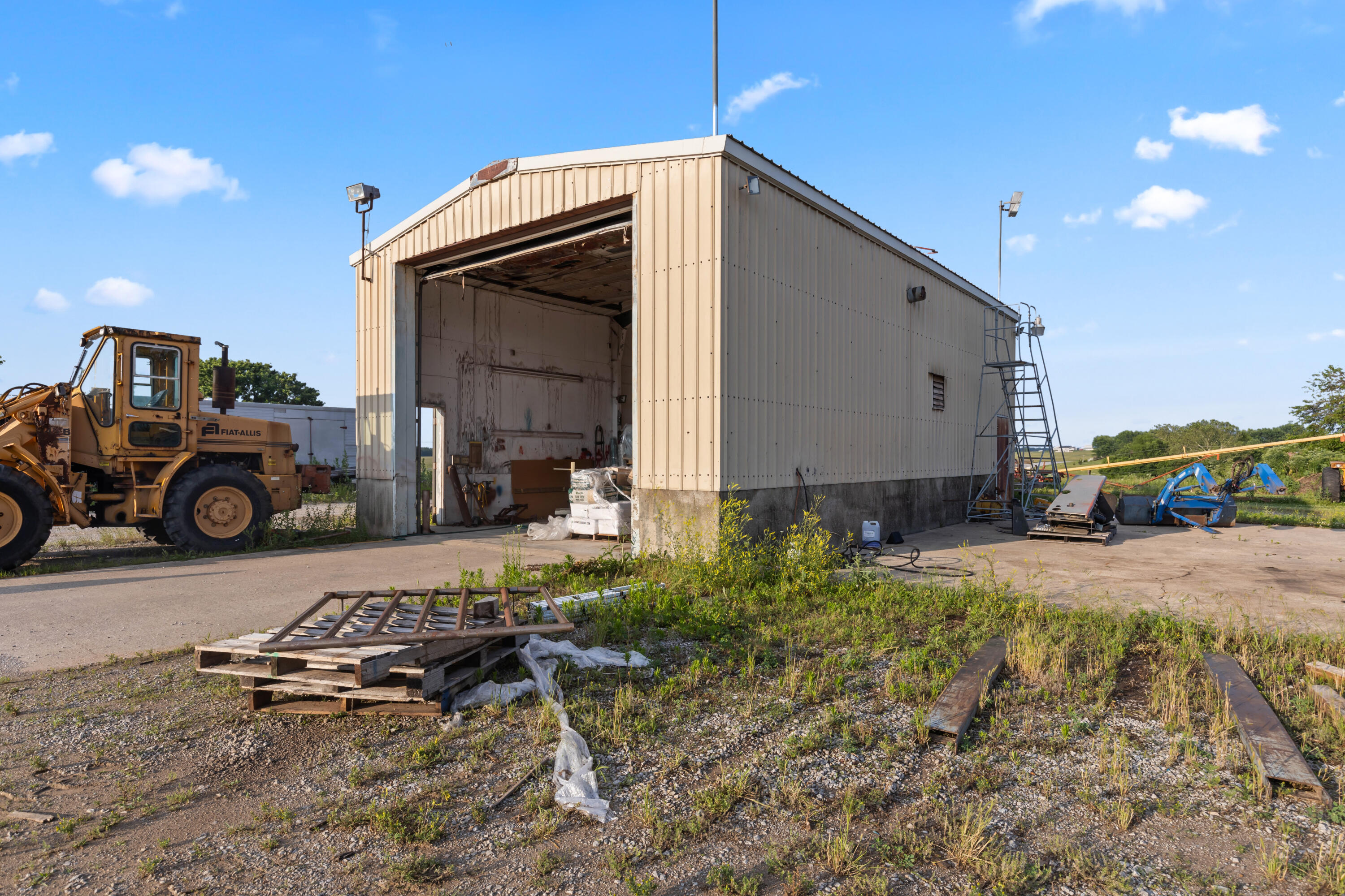 main property photo 28