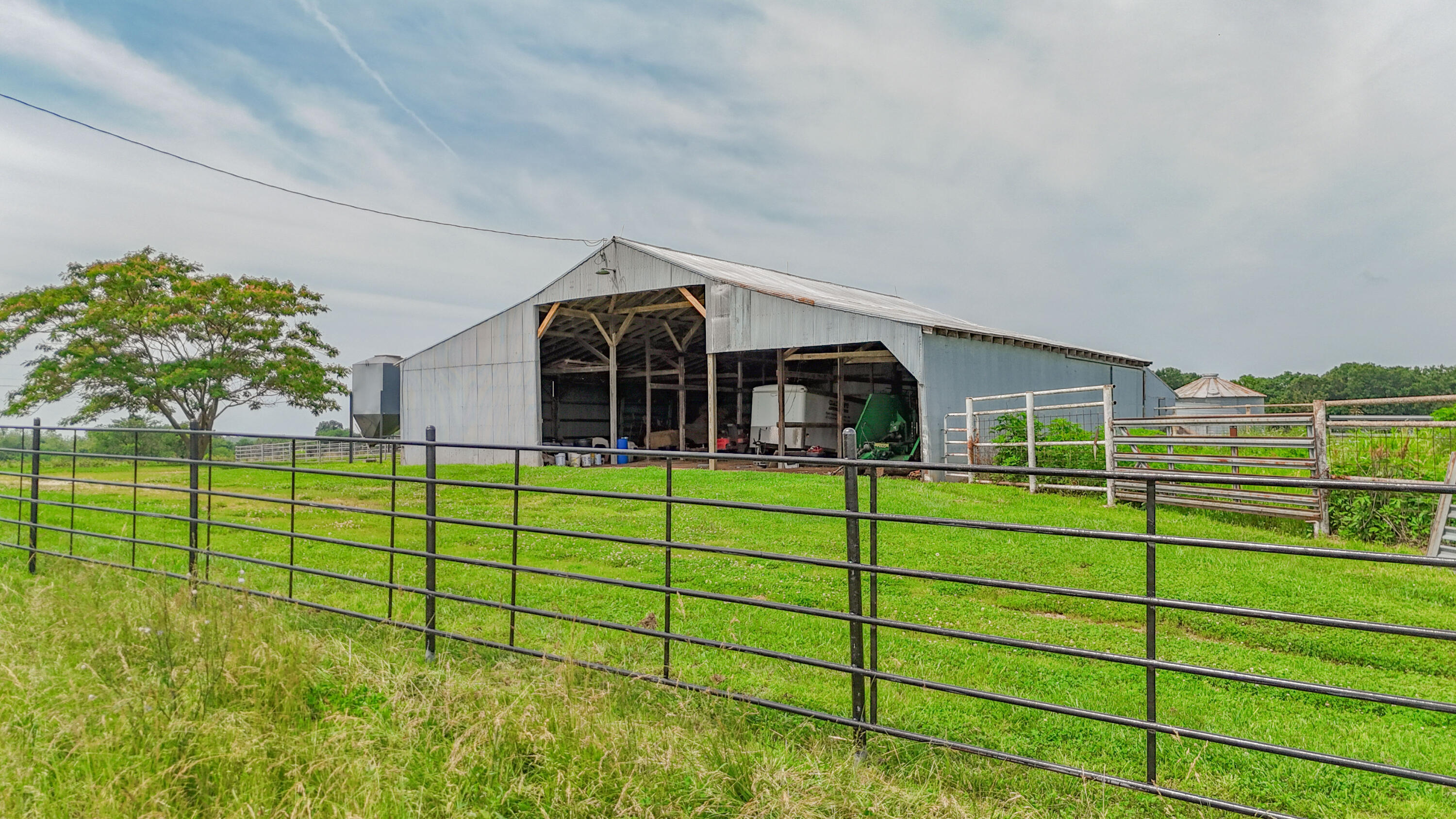 main property photo 9