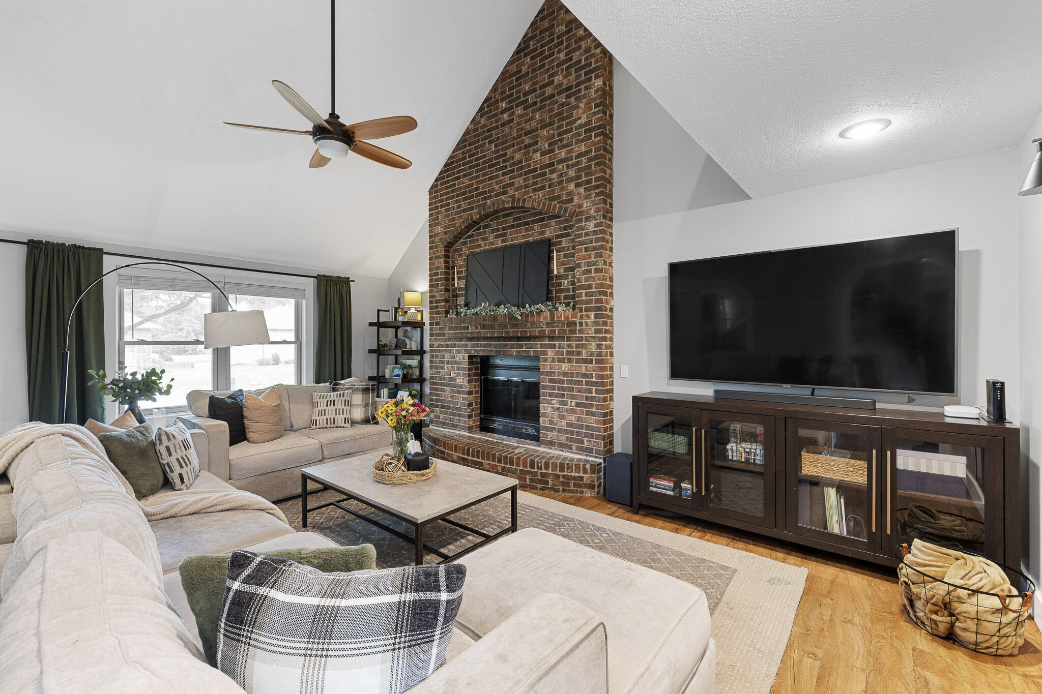 property viewer photo 3