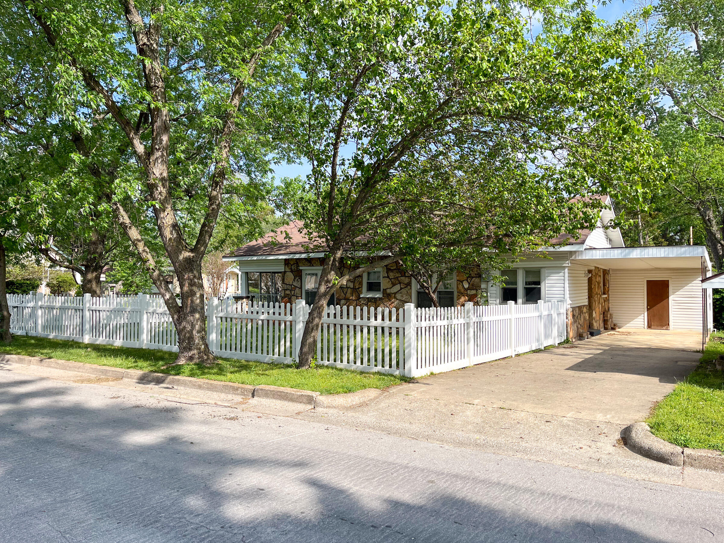 property viewer photo 2