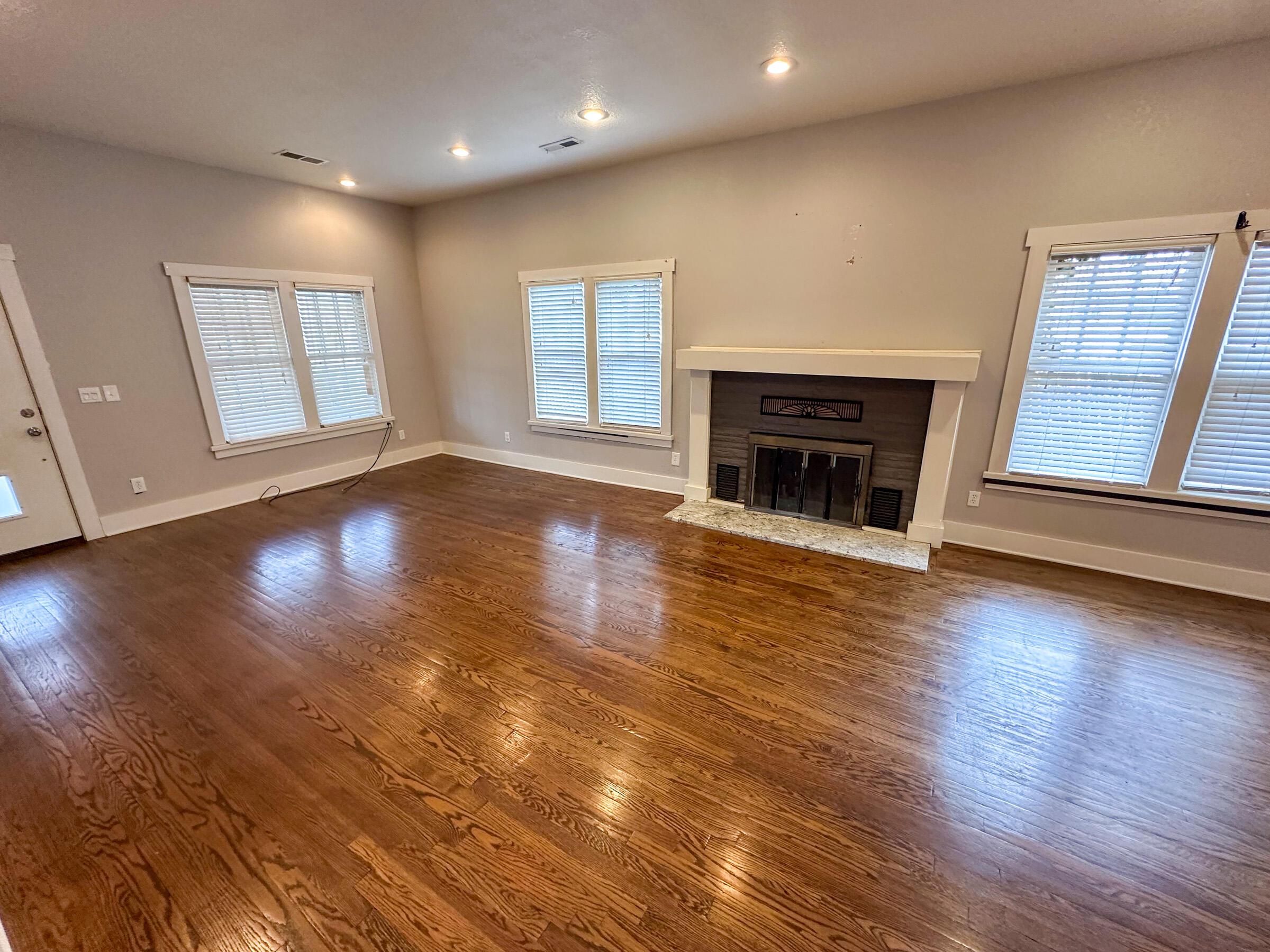property viewer photo 6