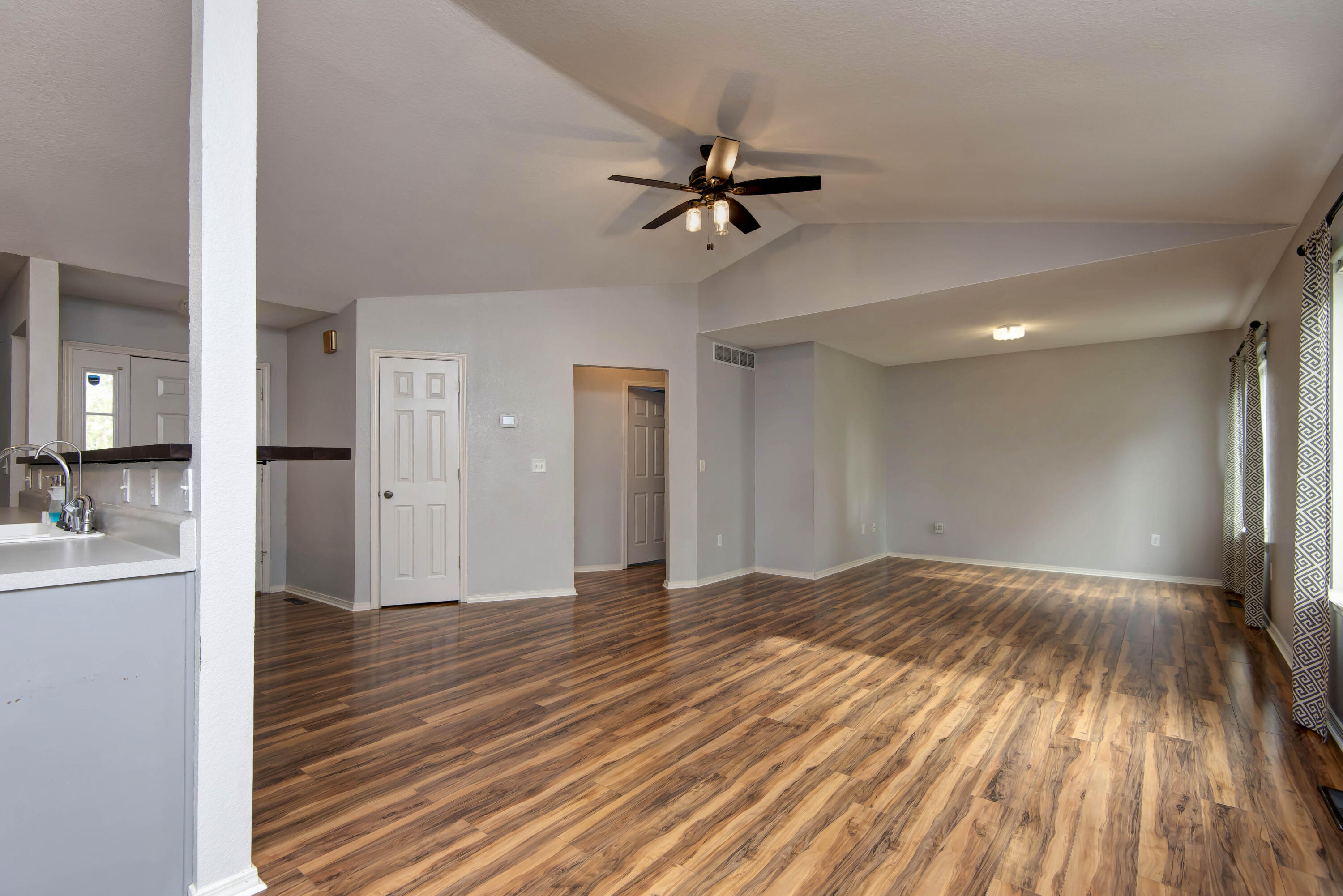 property viewer photo 10