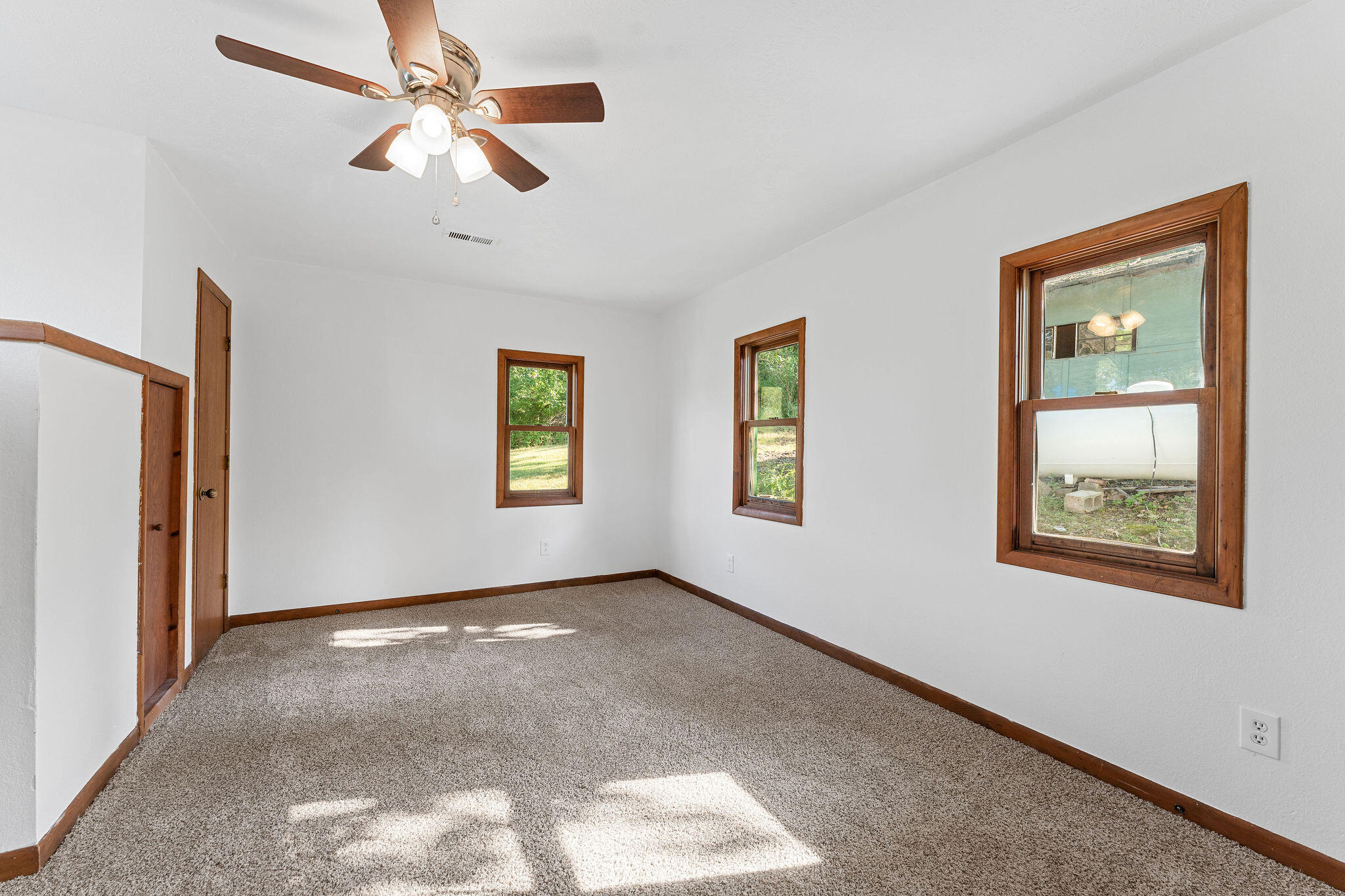 property viewer photo 16