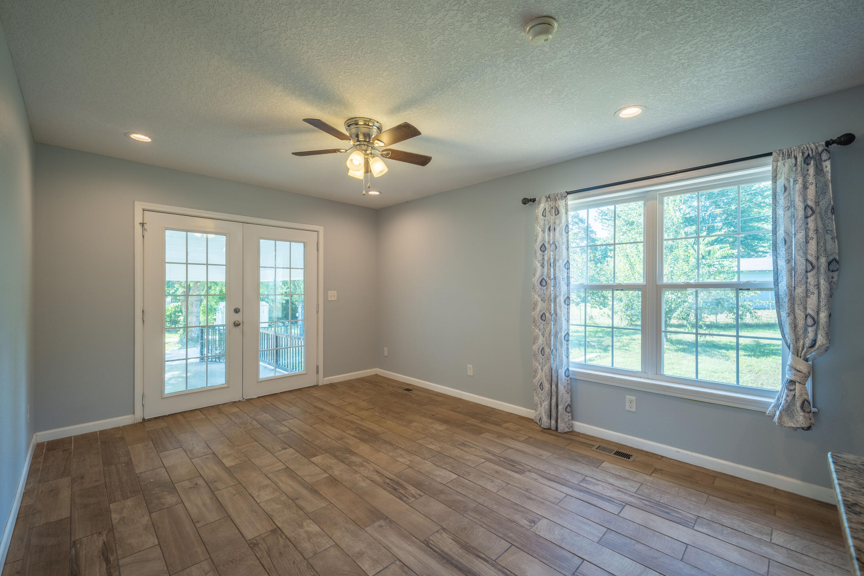 property viewer photo 15