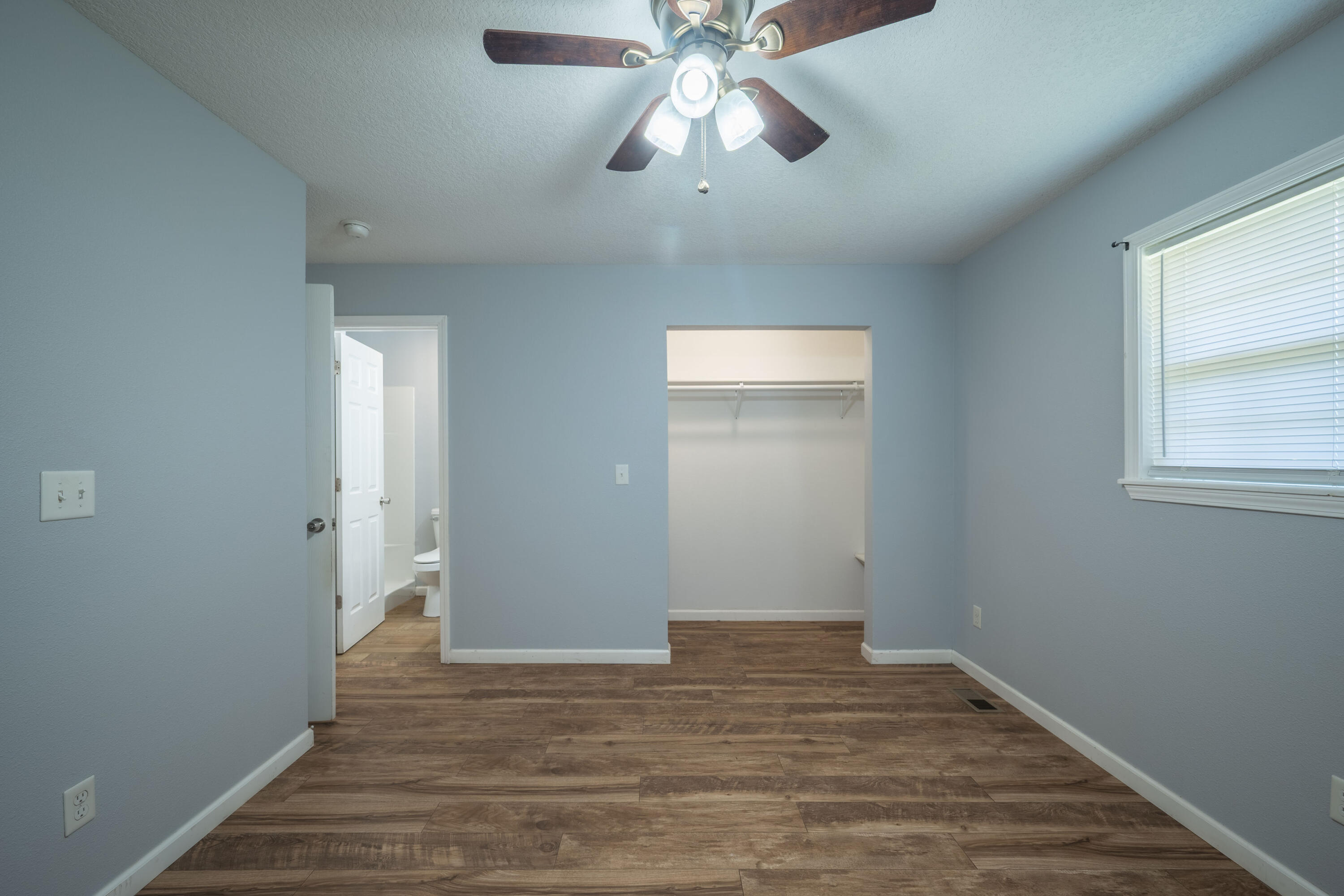 property viewer photo 23