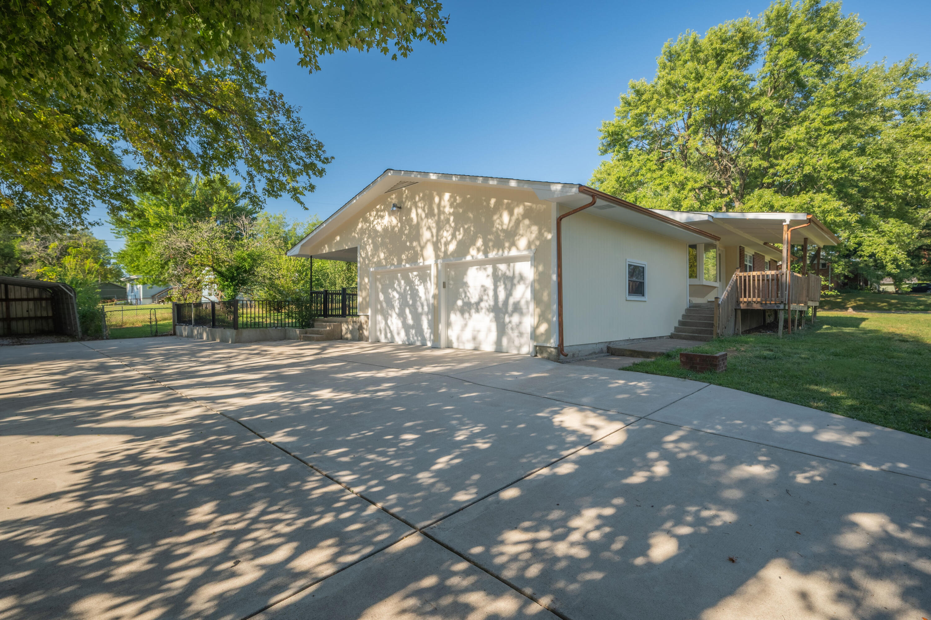 property viewer photo 3