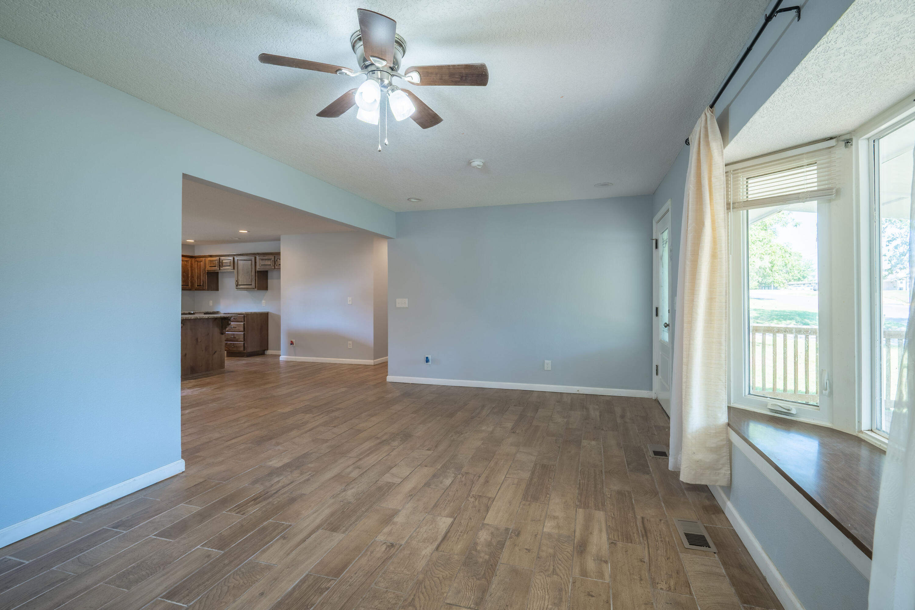 property viewer photo 7