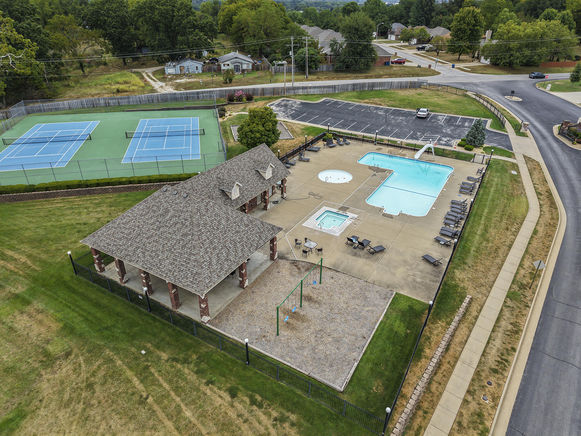 main property photo 8