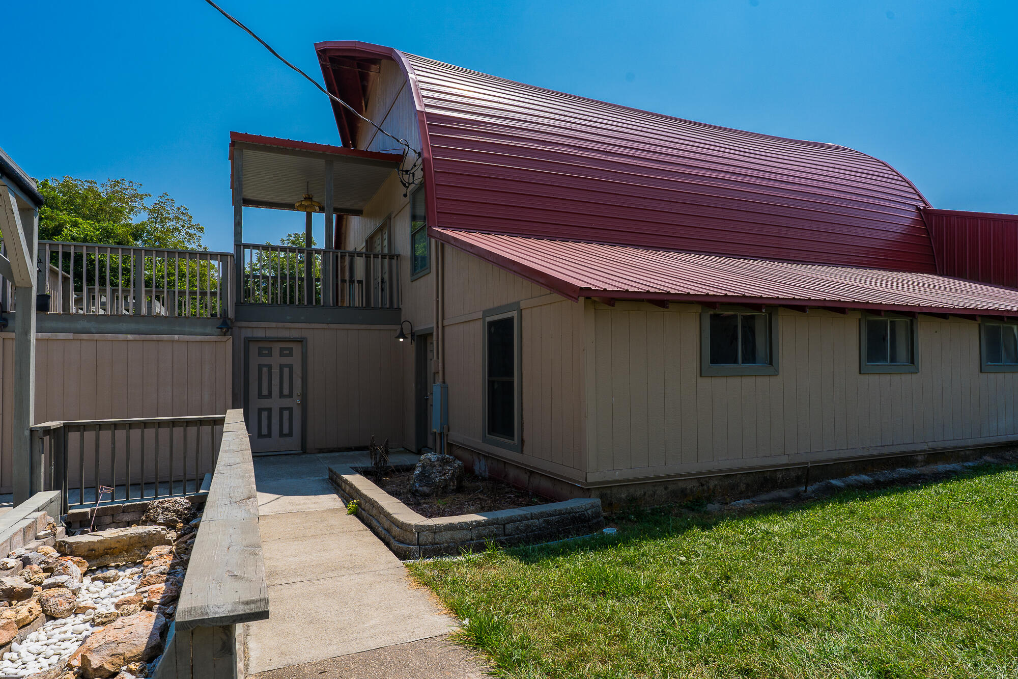 main property photo 13