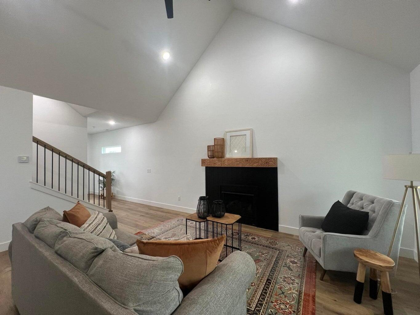 property viewer photo 6