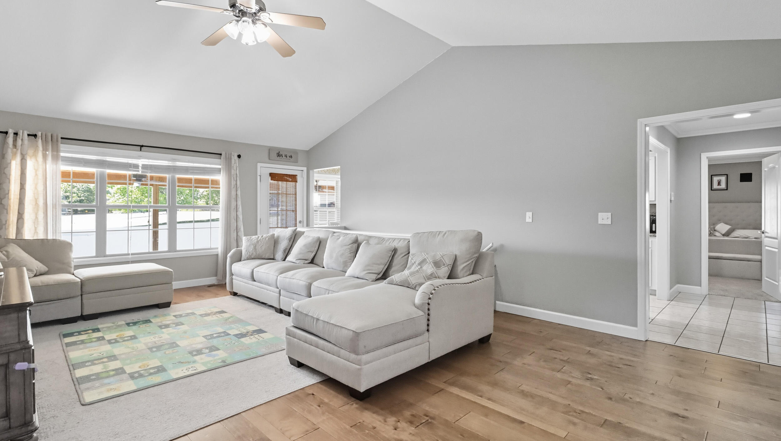 property viewer photo 9