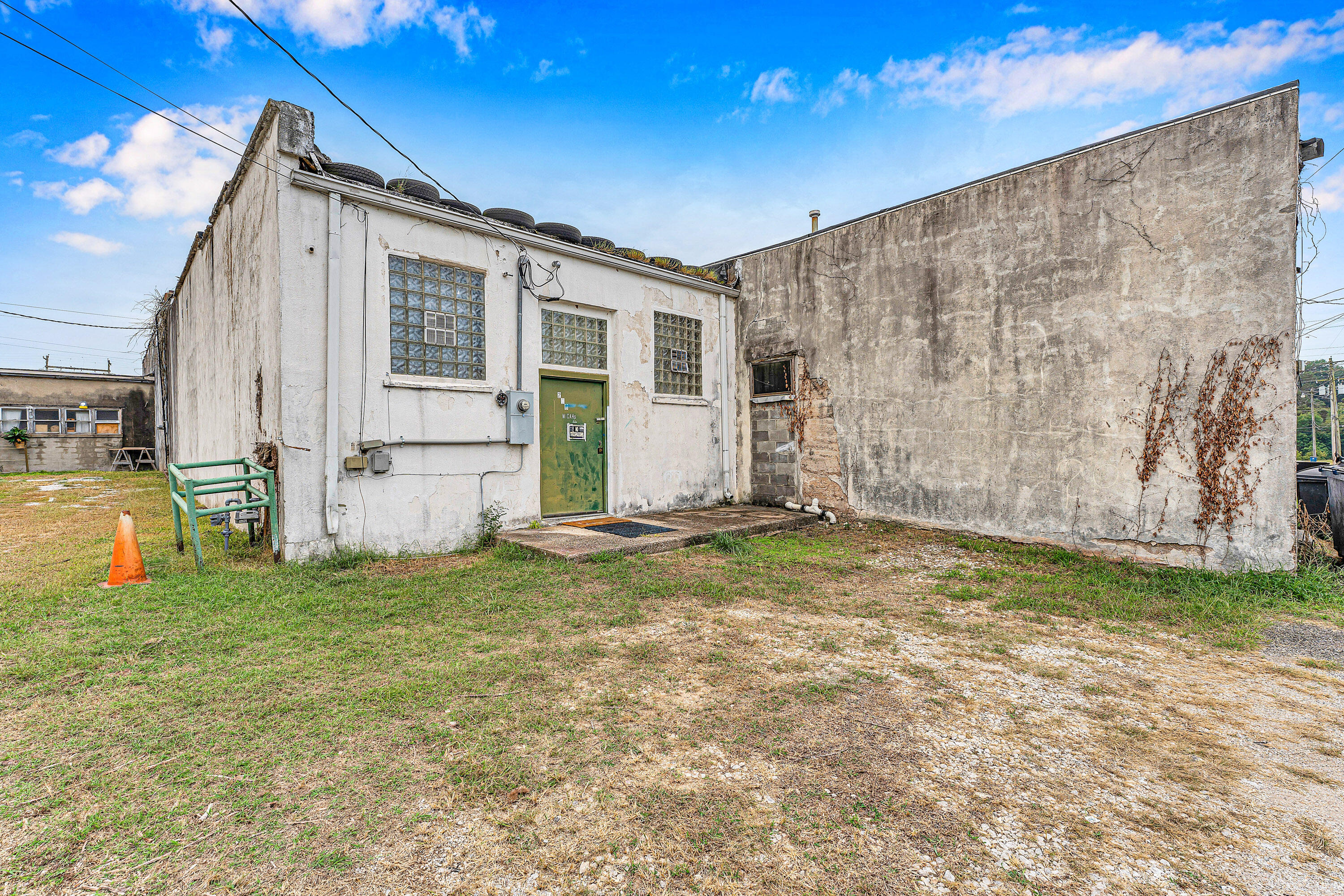 main property photo 23