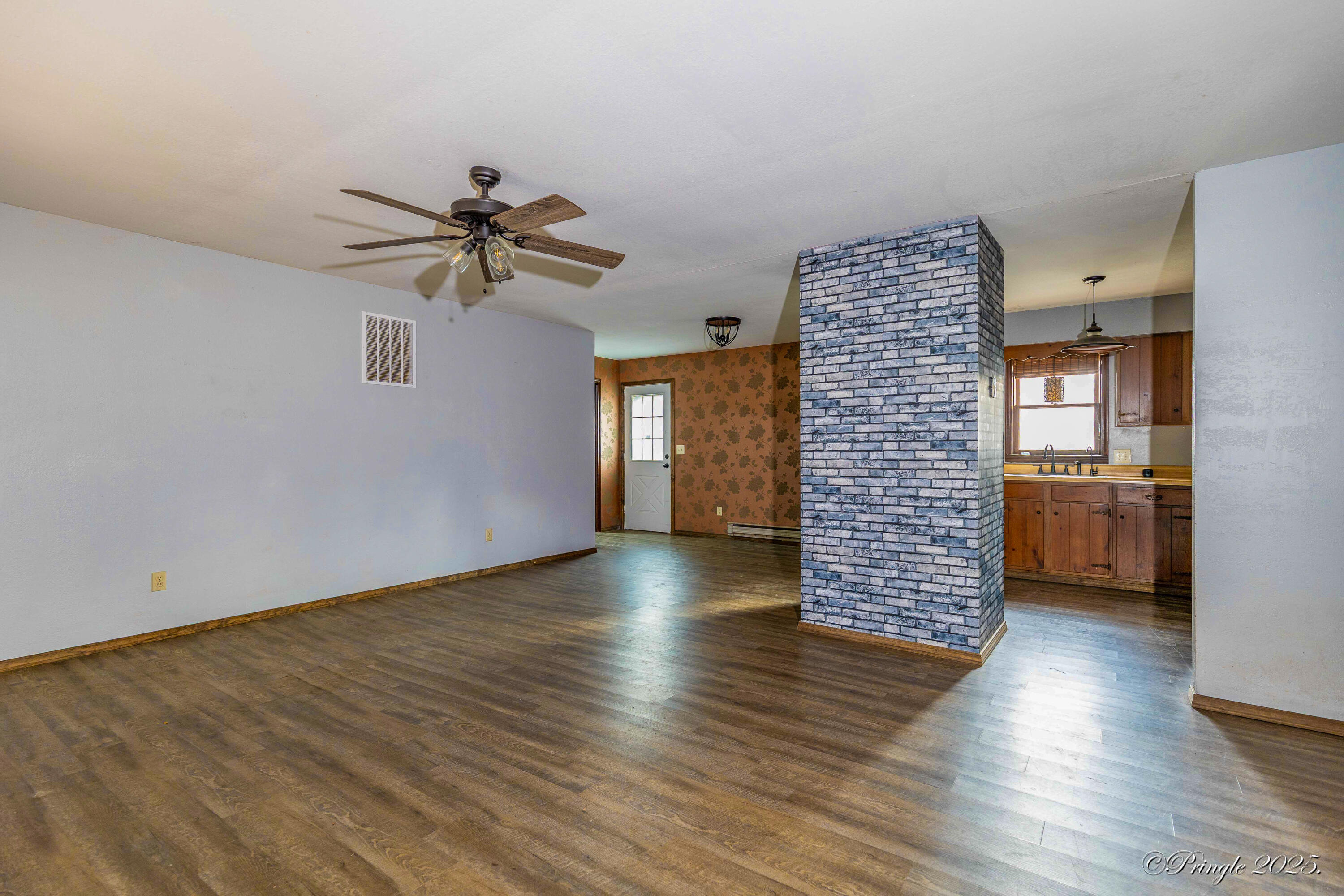 property viewer photo 3