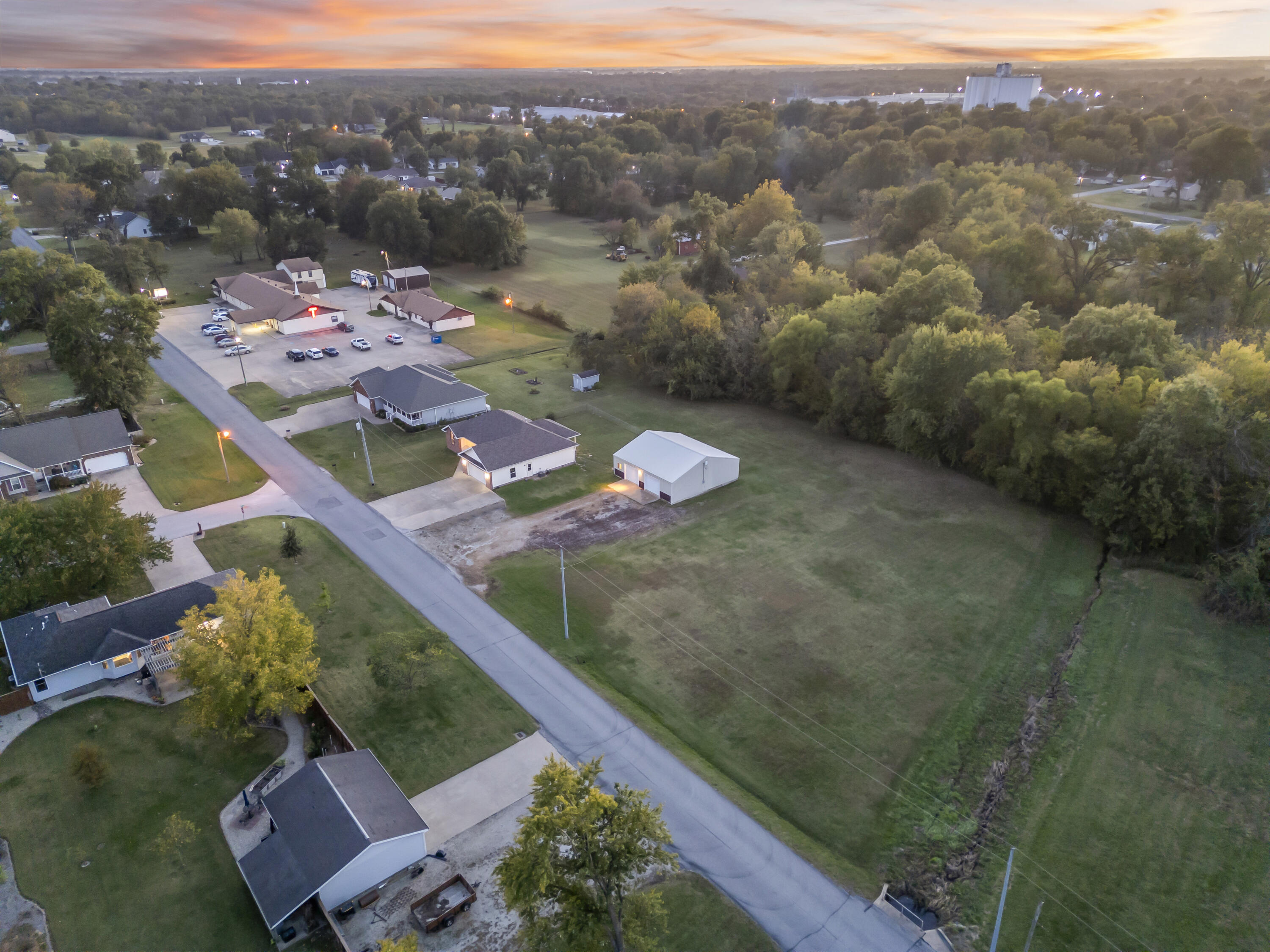 main property photo 32