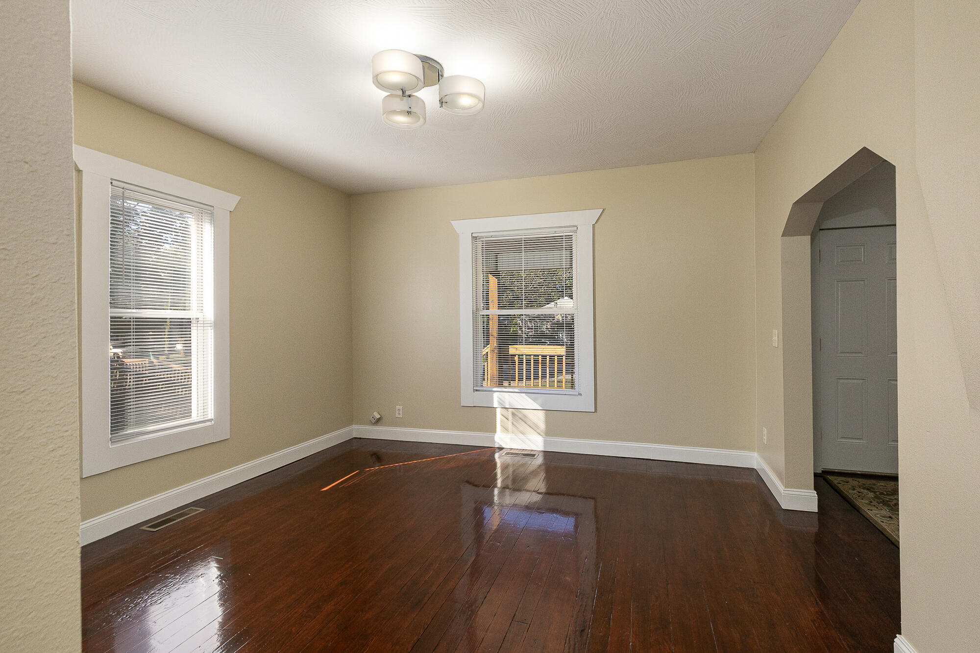 property viewer photo 5