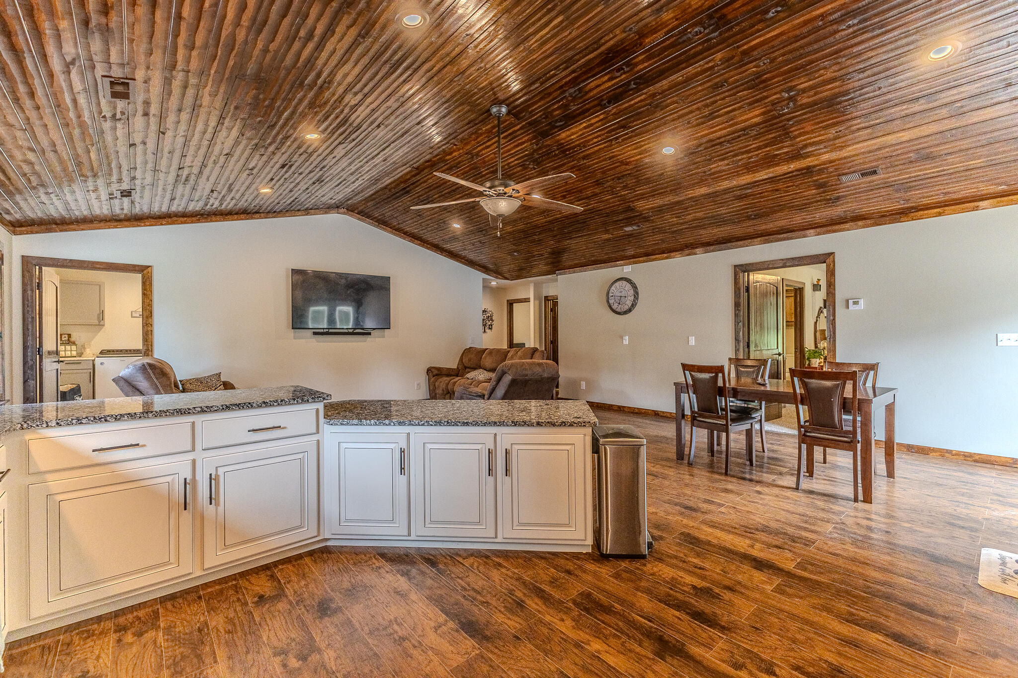 property viewer photo 6