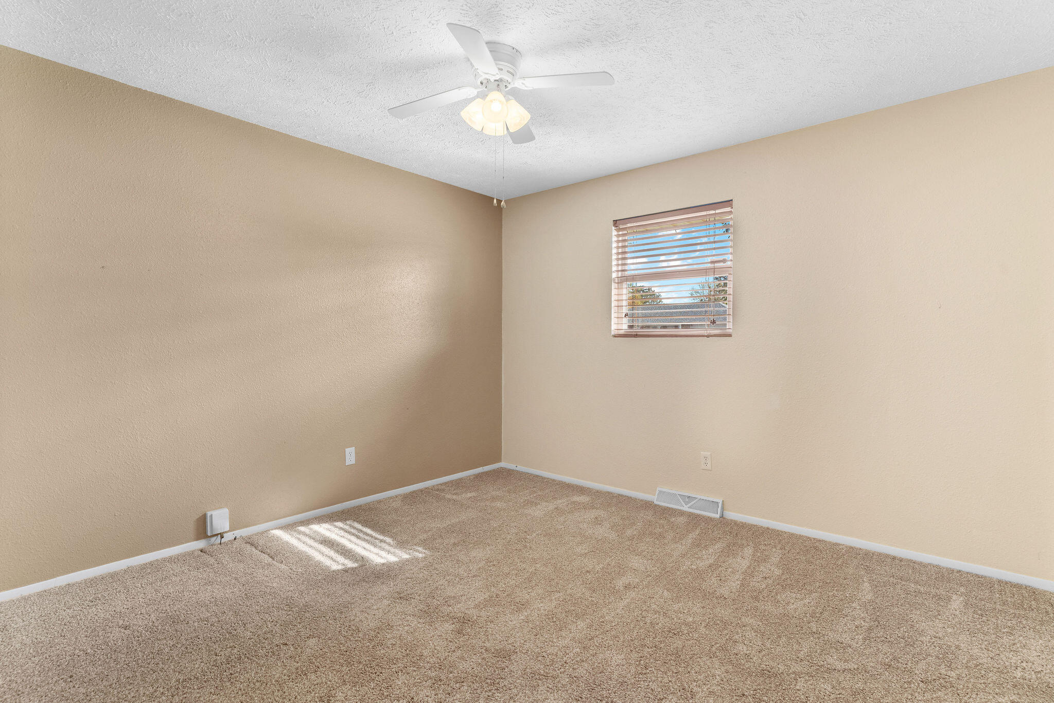property viewer photo 16