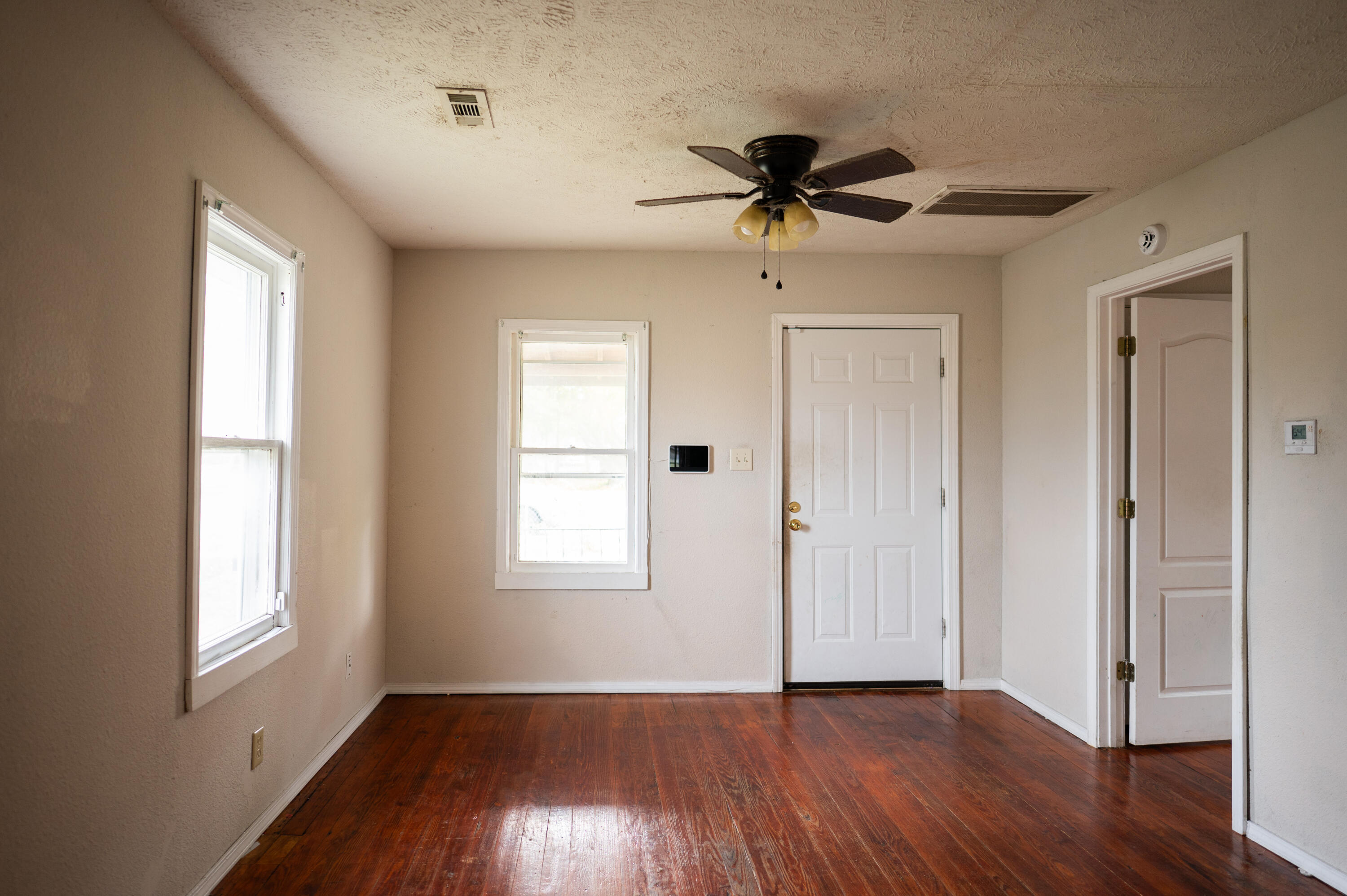 property viewer photo 3