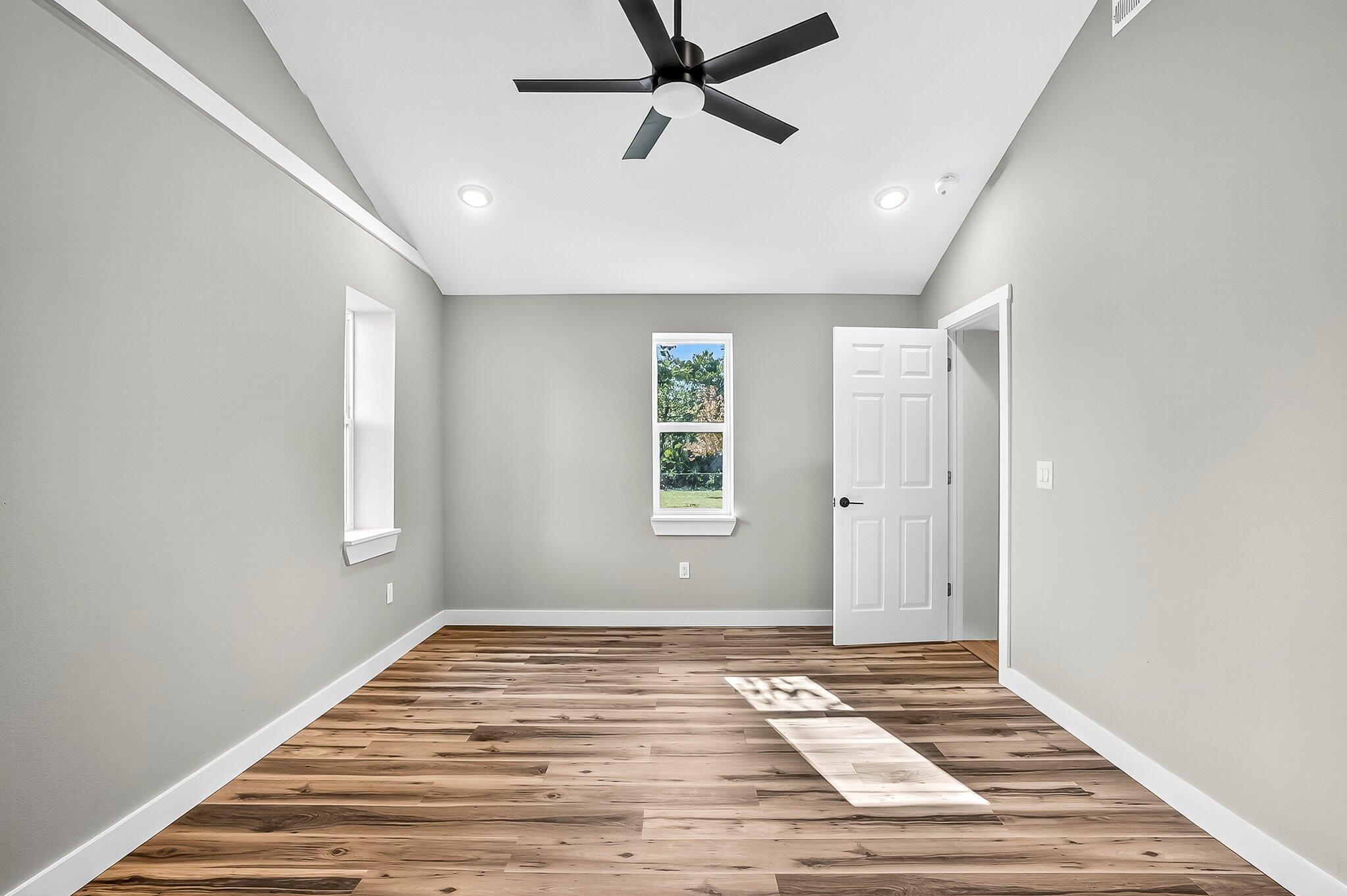property viewer photo 16