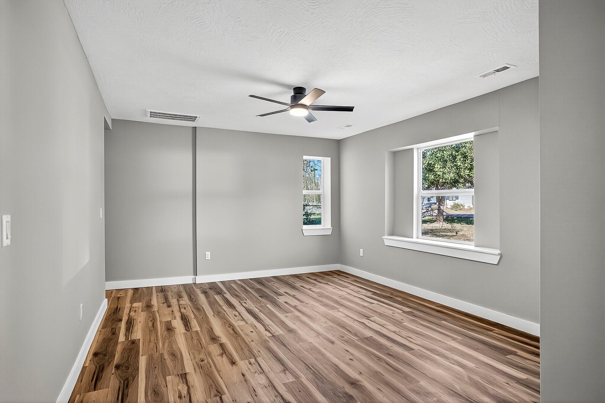 property viewer photo 7