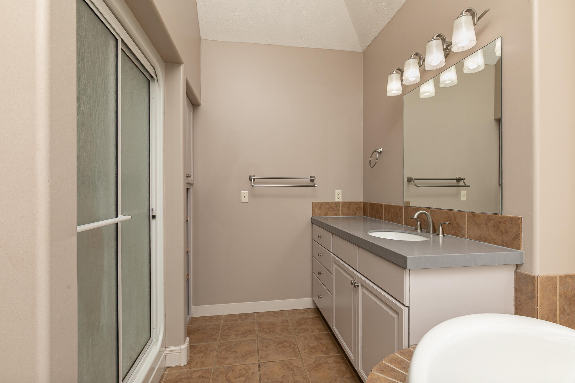 property viewer photo 36