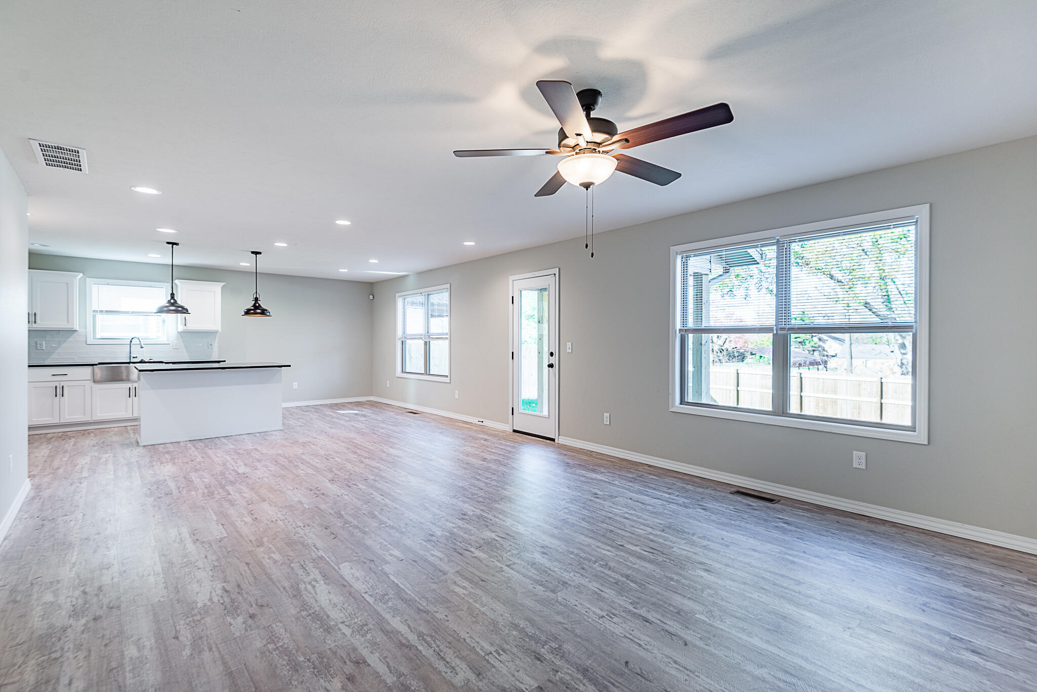 property viewer photo 3