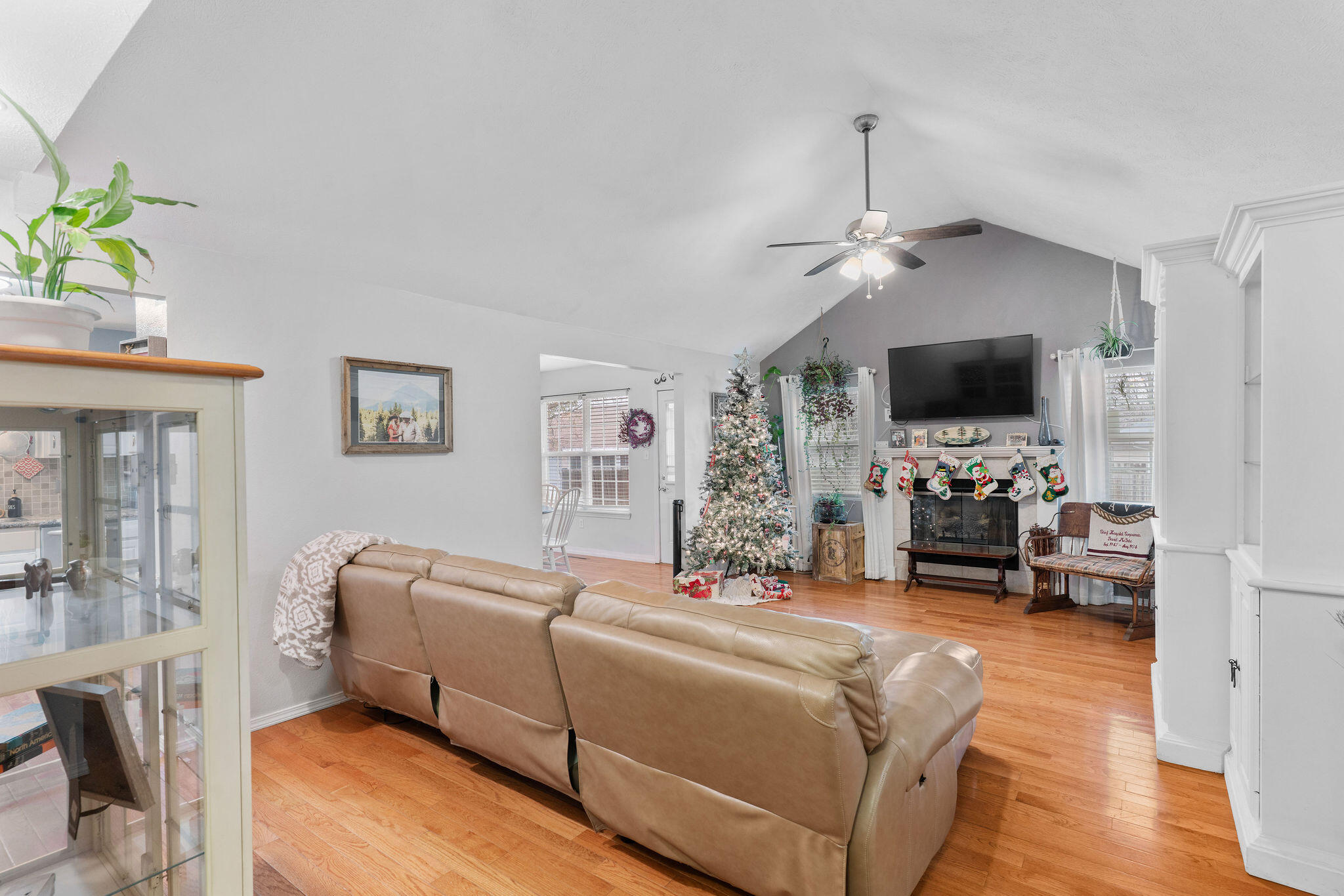property viewer photo 4