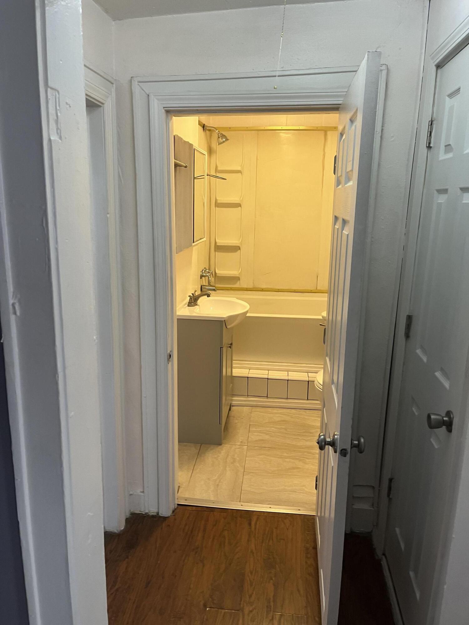 property viewer photo 6