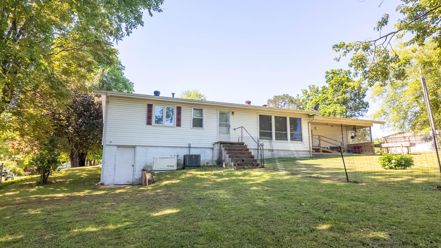 main property photo 30