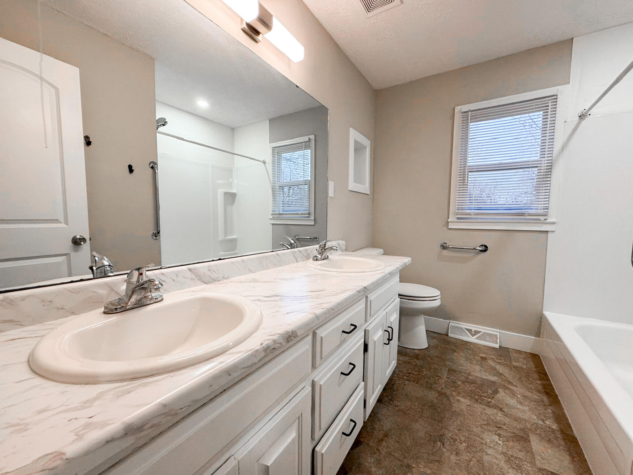 property viewer photo 13