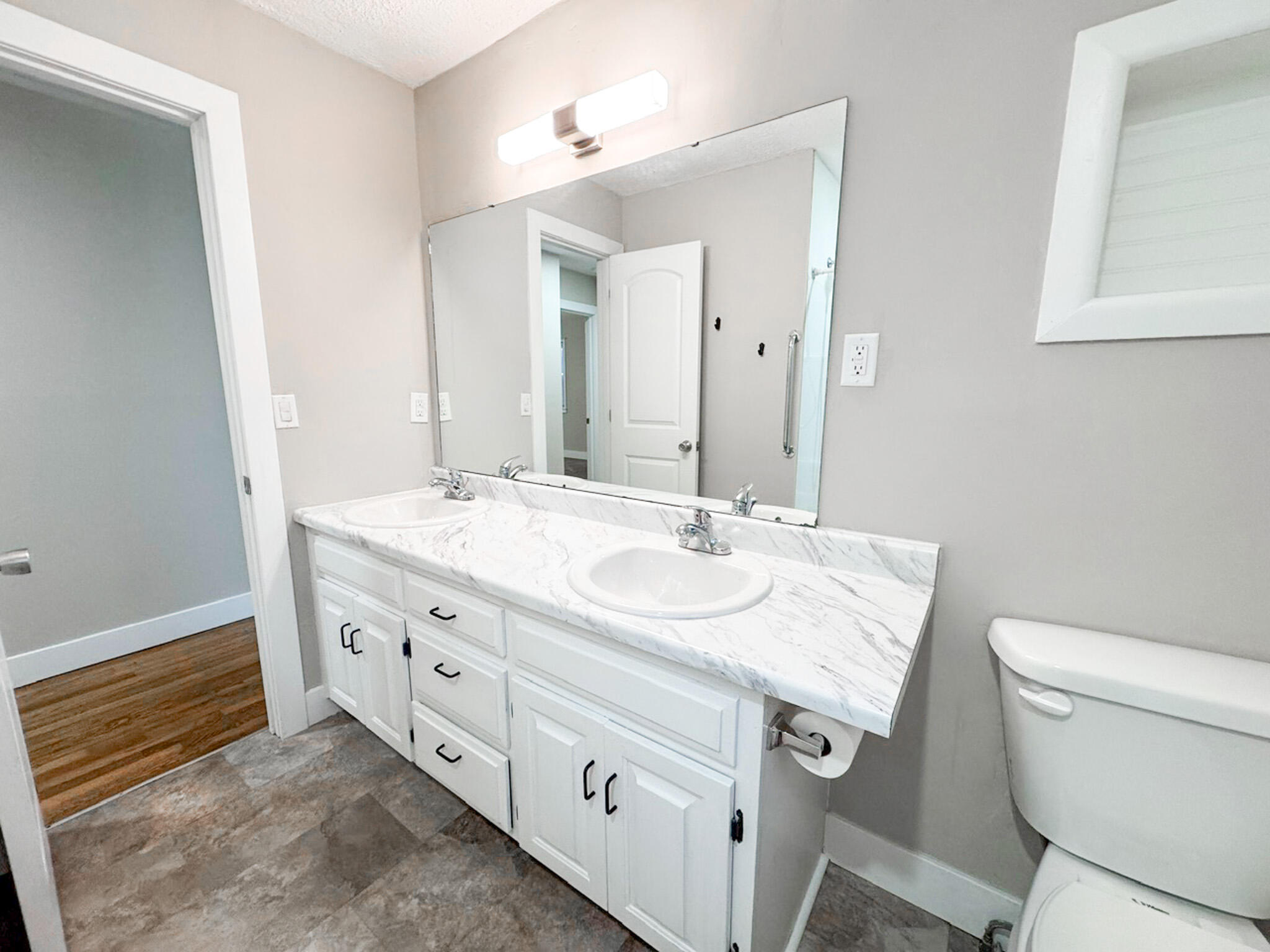property viewer photo 15