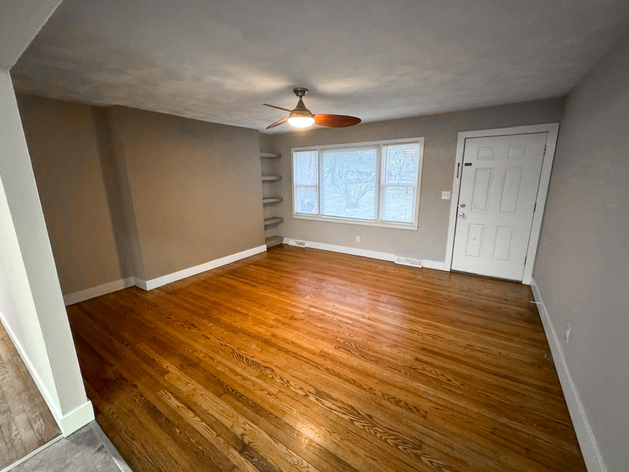 property viewer photo 26