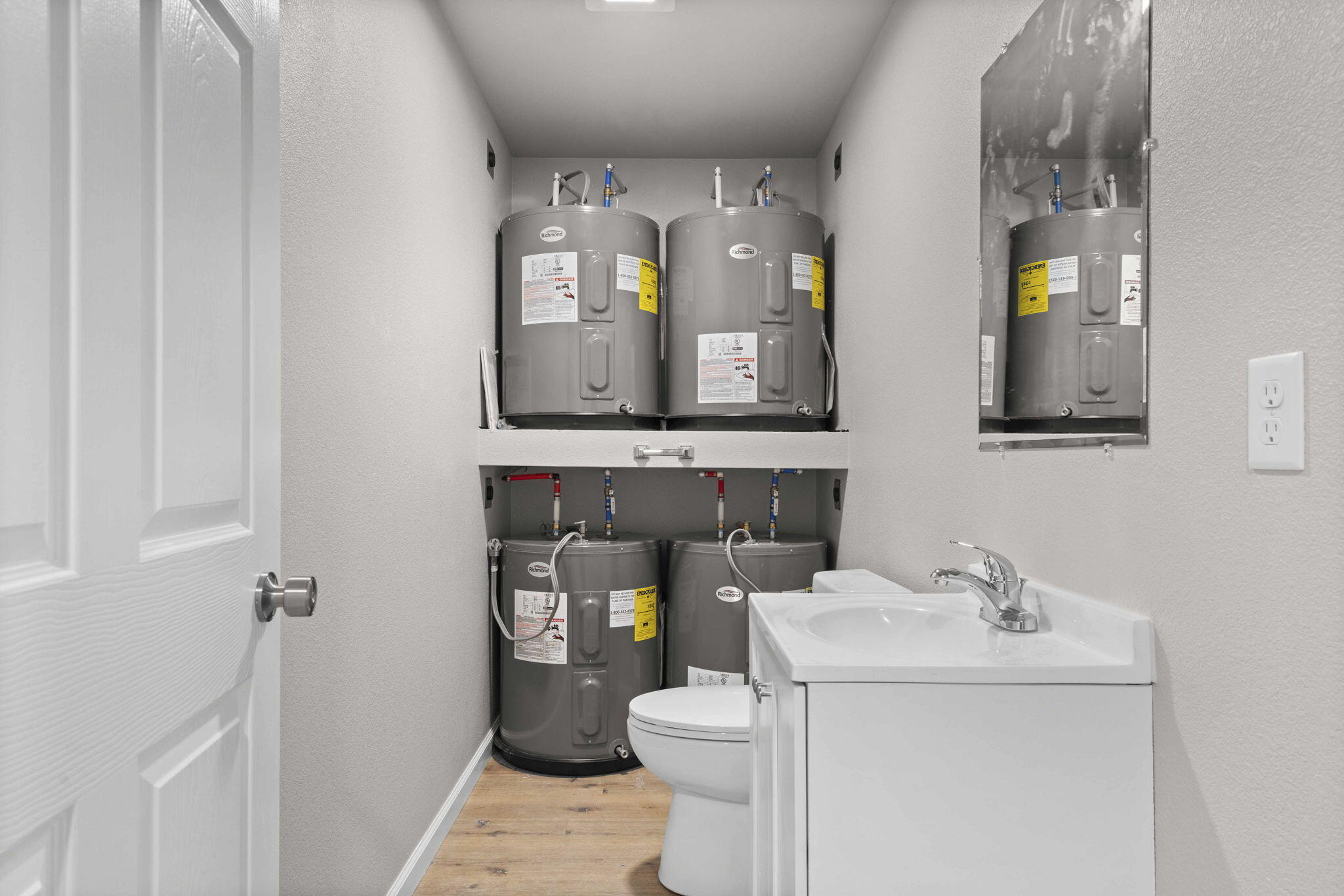 main property photo 23