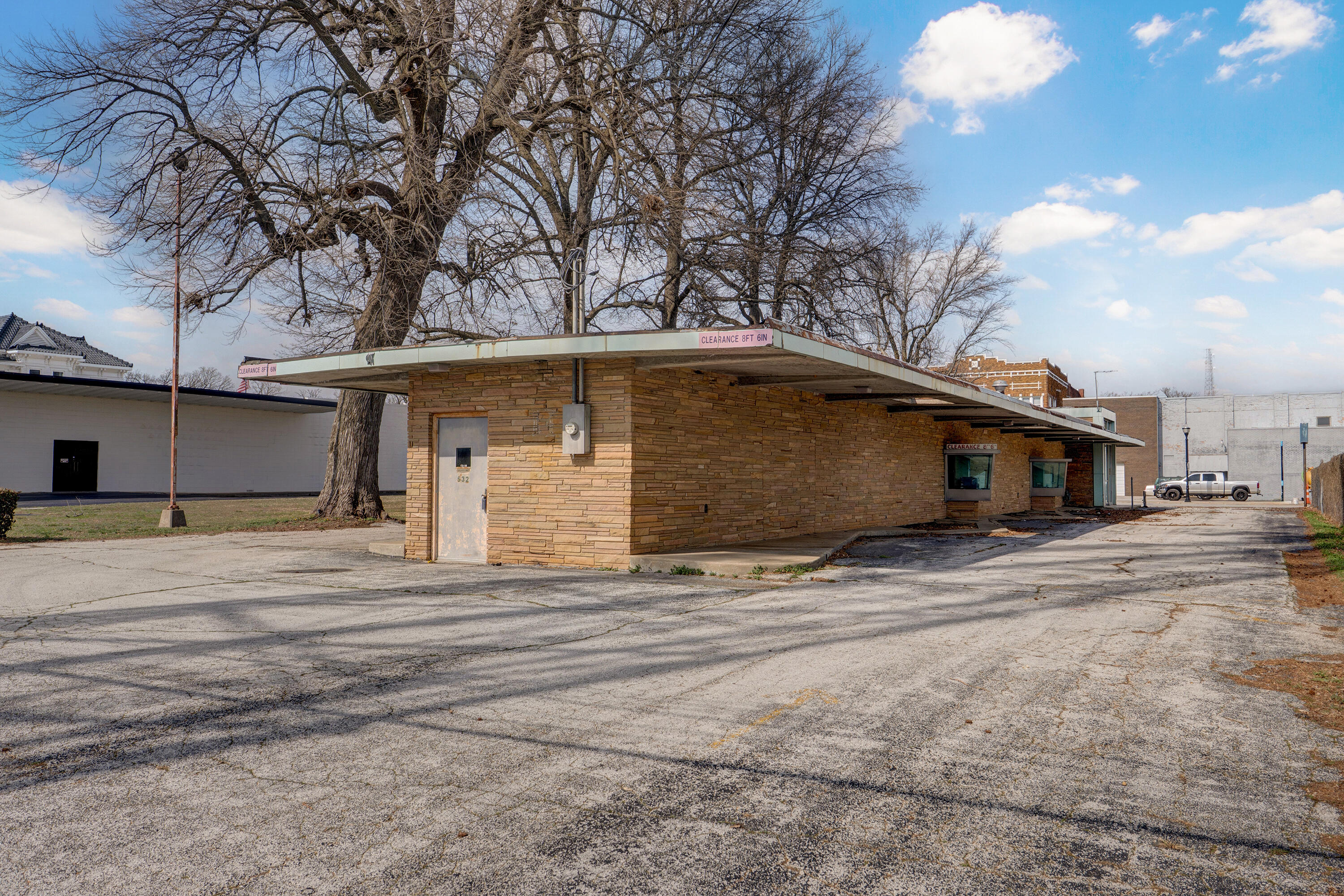 main property photo 40