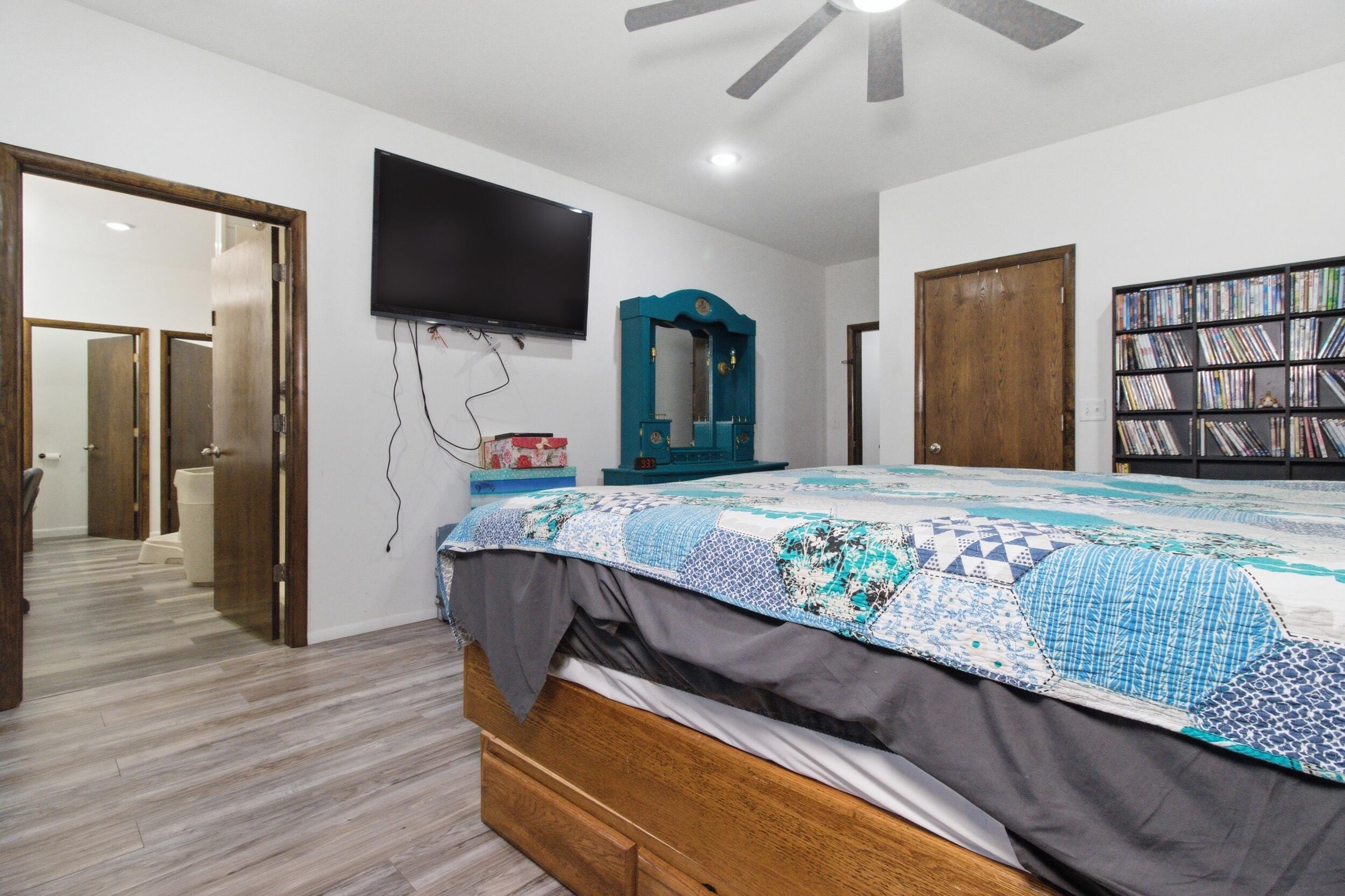 main property photo 26