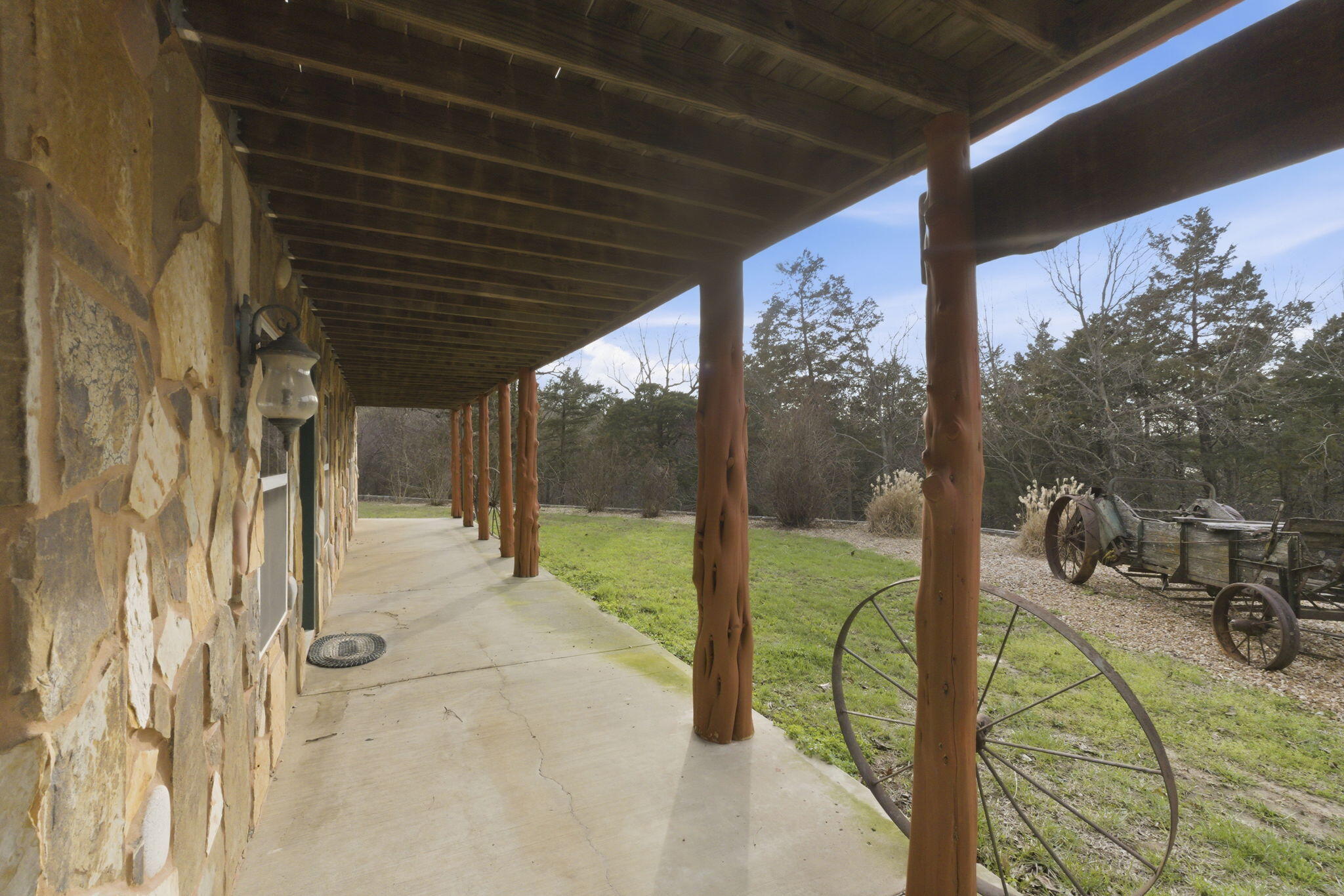main property photo 28