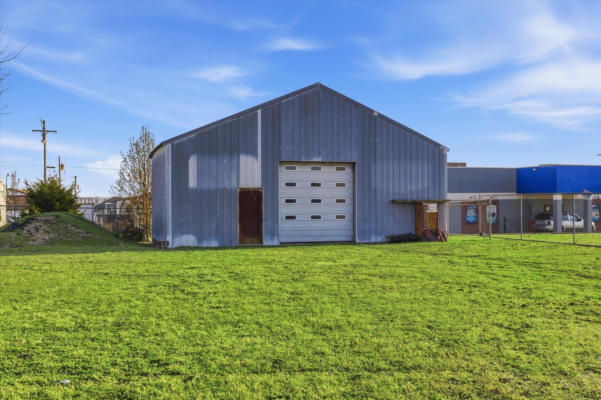 main property photo 25