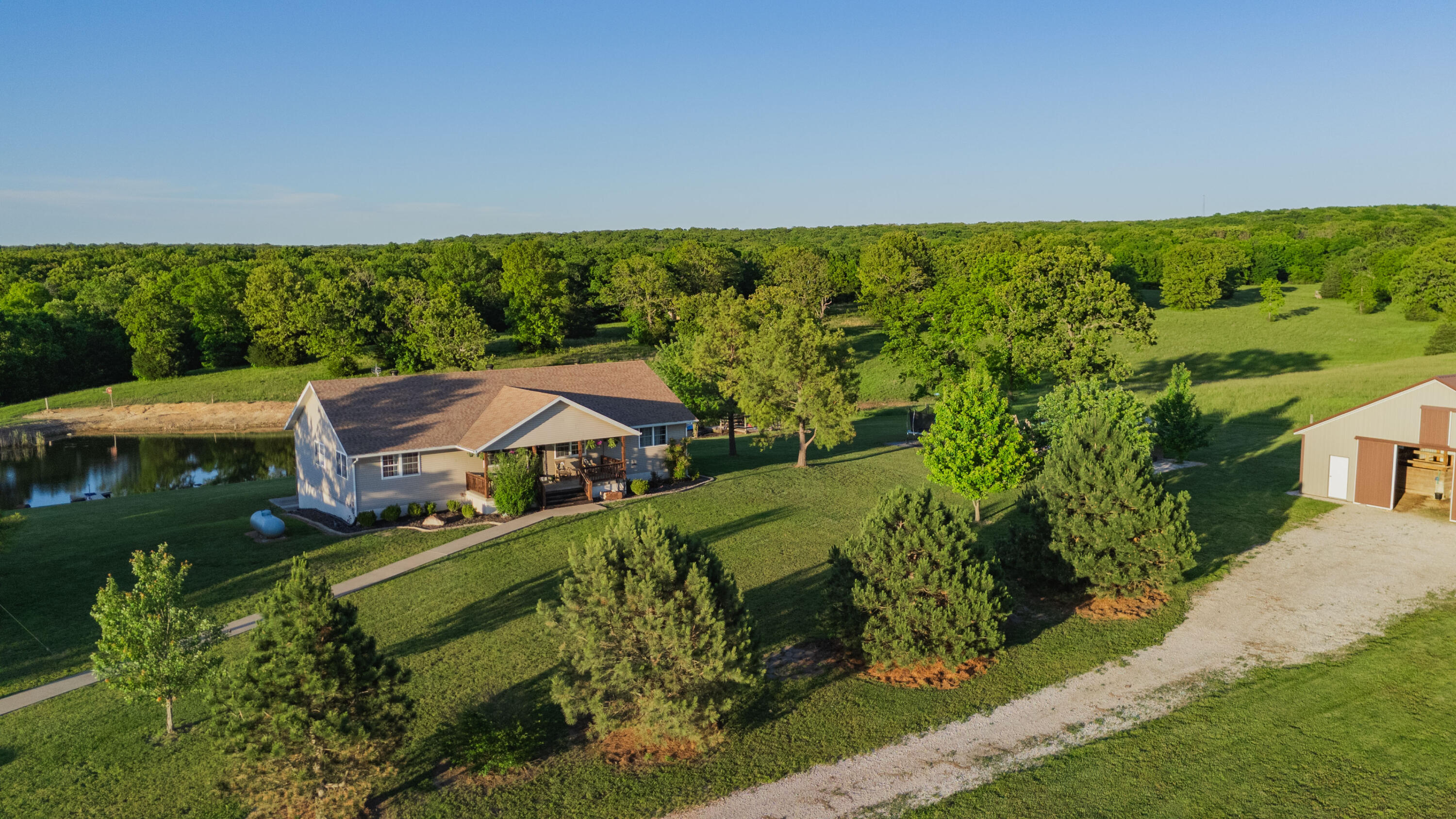 main property photo 16